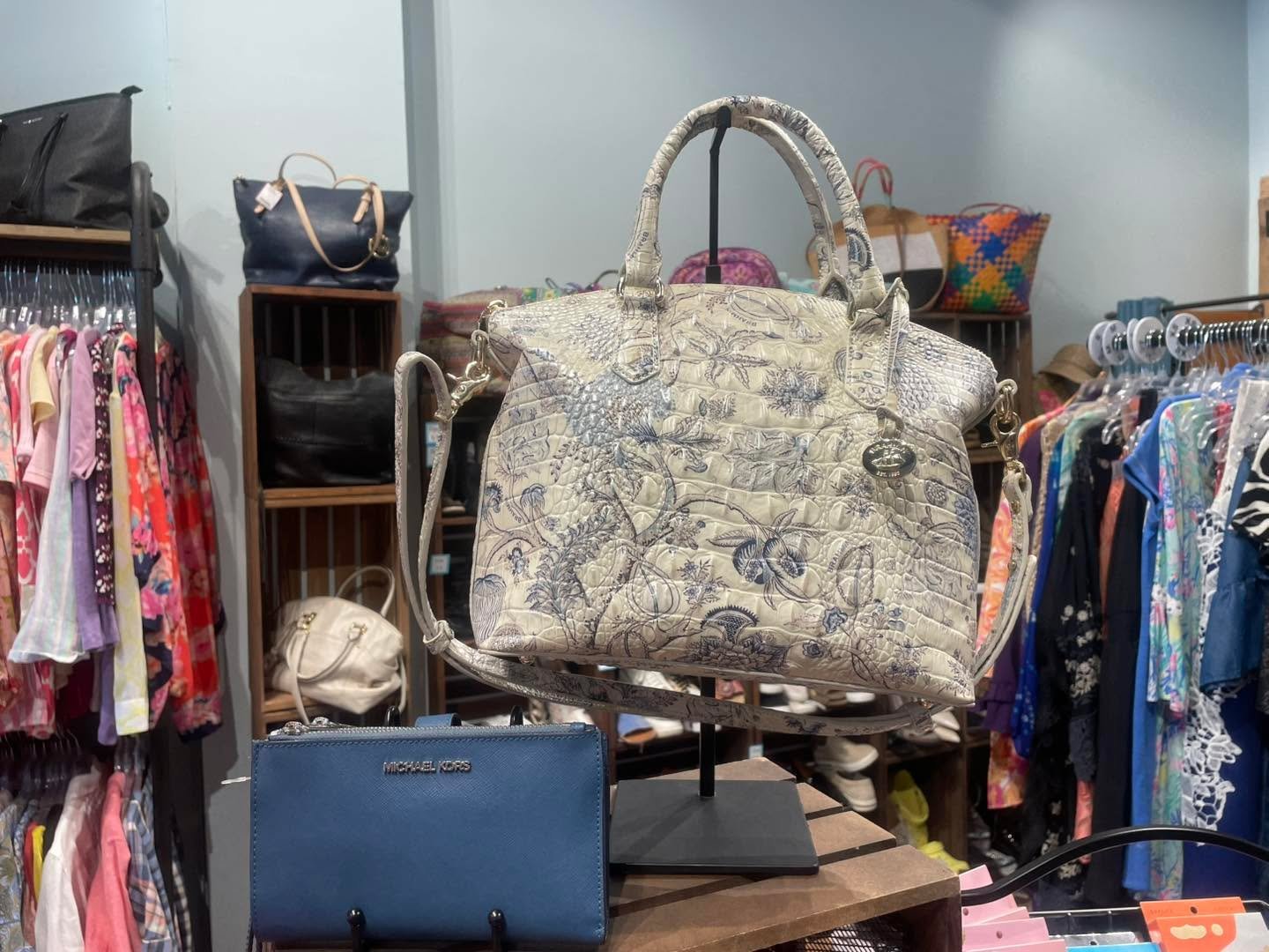 Happy Sunday!  Open today 12-4pm

Last day to shop this week, so stop in!

#consignmentshopdeale #sidewalksale #purses #outfitinspiration #deale #secondhandfirst #Deale #shopsouthcounty #theblueherondeale #secondhandclothes #secondhandstyle #secondha