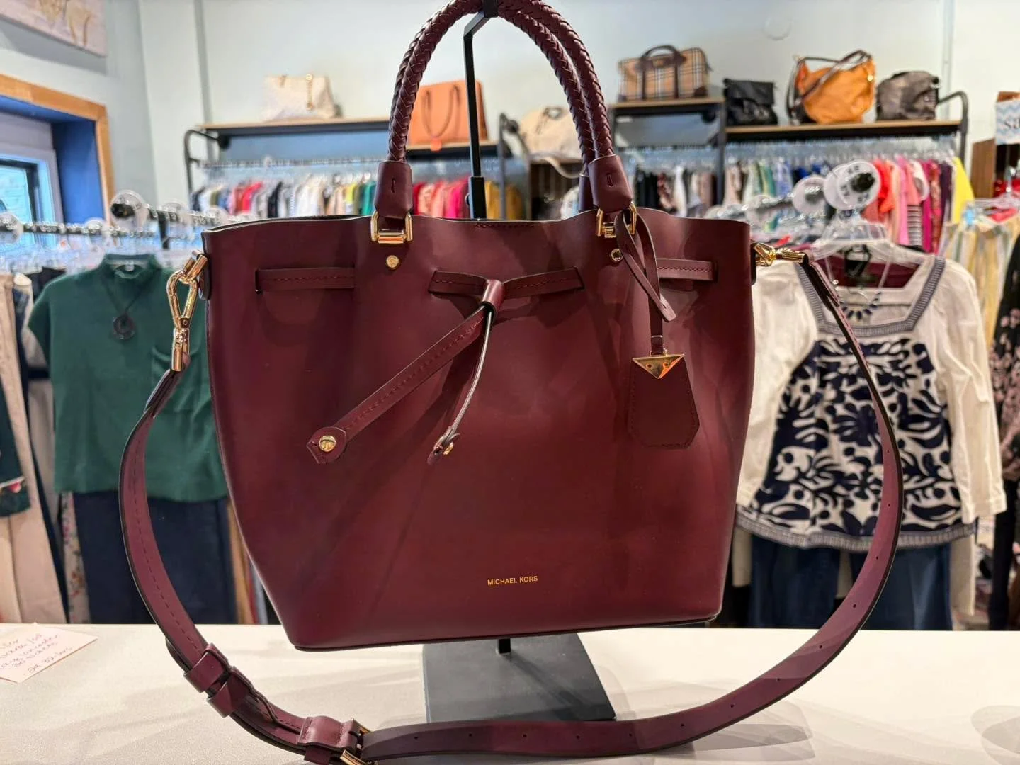 Sunday Roundup of items you may have missed this week!  Still time to grab a few thing before the weekend ends.  Open today 12-4pm

#fallfashion #fall #consignmentshopdeale #purses #outfitinspiration #deale #secondhandfirst #Deale #shopsouthcounty #t