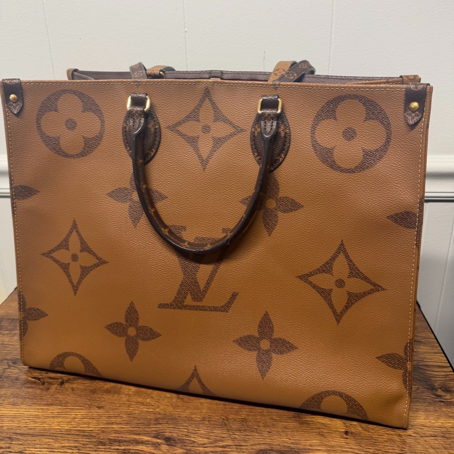 Louis Vuitton lovers, this one is calling your name! JUST ADDED TO THE HERON&rsquo;S NEST! 👜

The iconic Louis Vuitton OnTheGo Tote in Monogram Giant Reverse has officially landed in our online store, and she is serving timeless designer style with 