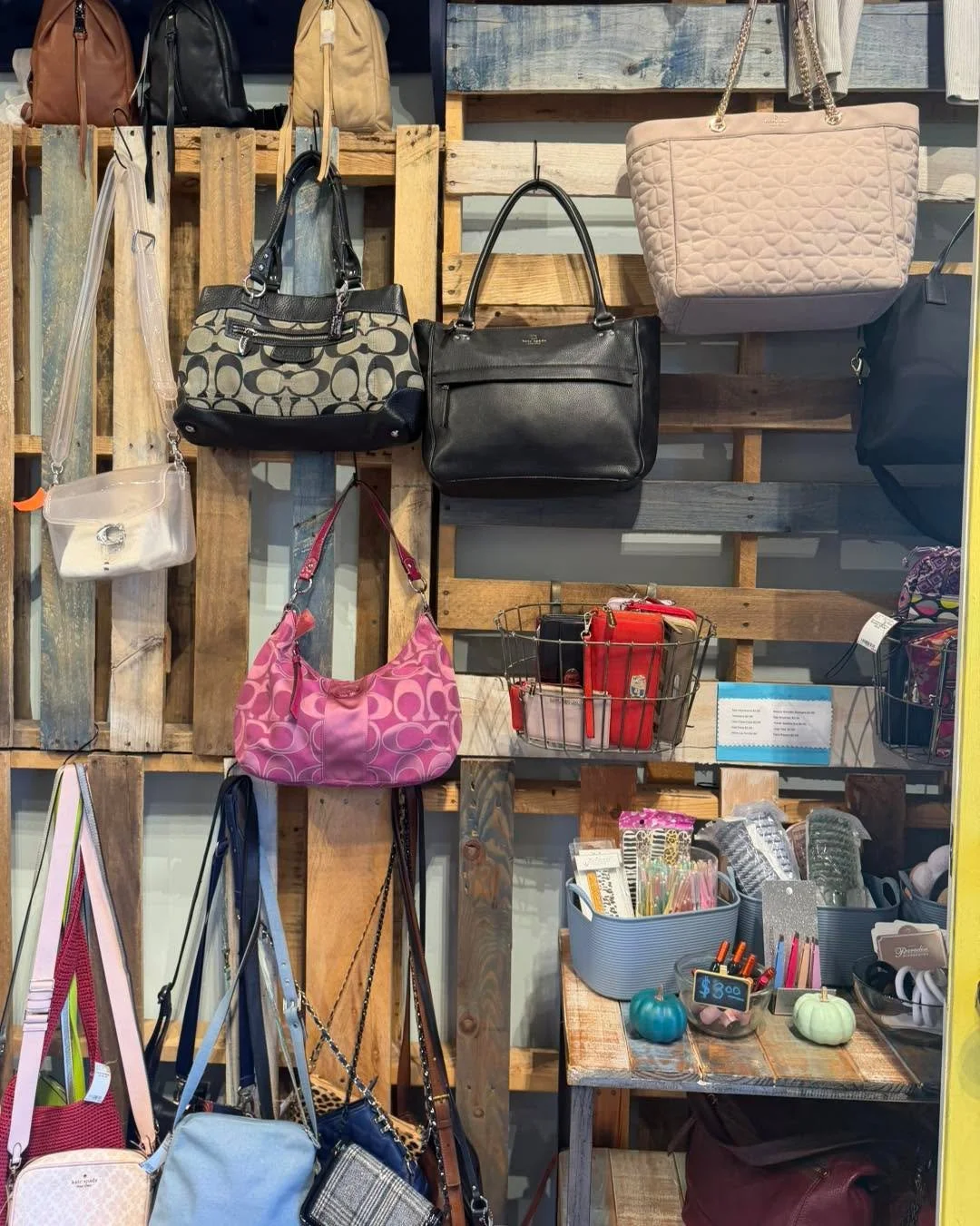 💙 WILD CARD WEDNESDAY! 💙

You never know what kind of surprises Wednesday will bring! Come see what&rsquo;s happening at Blue Heron Boutique today!

👖 20% OFF PANTS
🛍️ Shop our Sidewalk Sale
🏷️ Be sure to check out our Tag Sale!

Stop by and sho