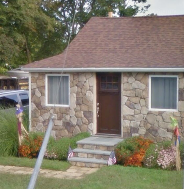 My latest investment purchase in Lindenhurst, NY 🏡 excited for this cute little house ❤️