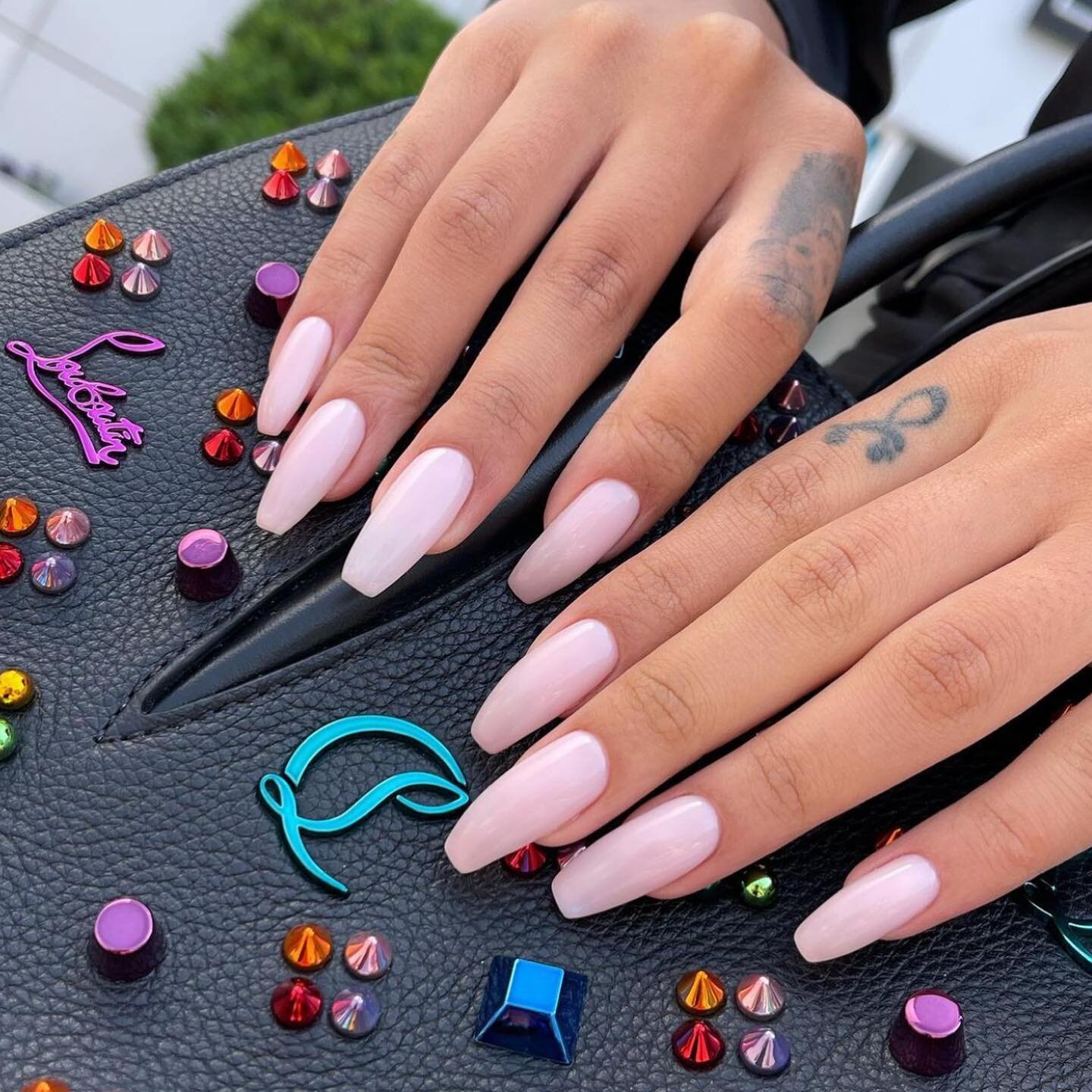 We love Mani. Mondays!💖 Start your week off right with a fabulous NG manicure💅🏼✨Click on link in bio to book your appt #nailgarden #nails #manicure #mani #pretty #spring #spaday #love #instanails #manimonday #gorgeous #summer #june #beauty #beauti