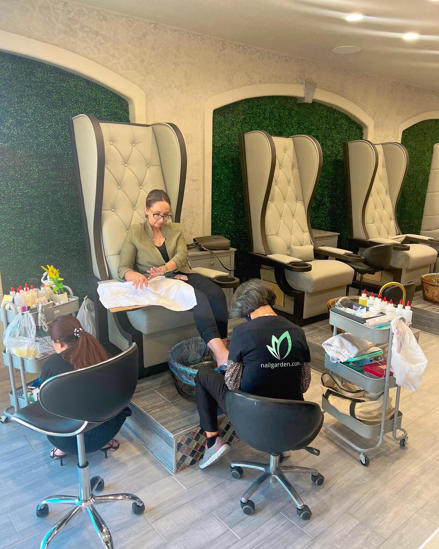 Ready for another beautiful day at Nail Garden Porter Ranch!💚Early morning client here, book full of appts today, our team is ready to pamper you💅🏼Call ☎️ 818.488.1140 or click on link in bio to book! XO #nailgarden #nails #porterranch #beauty #be
