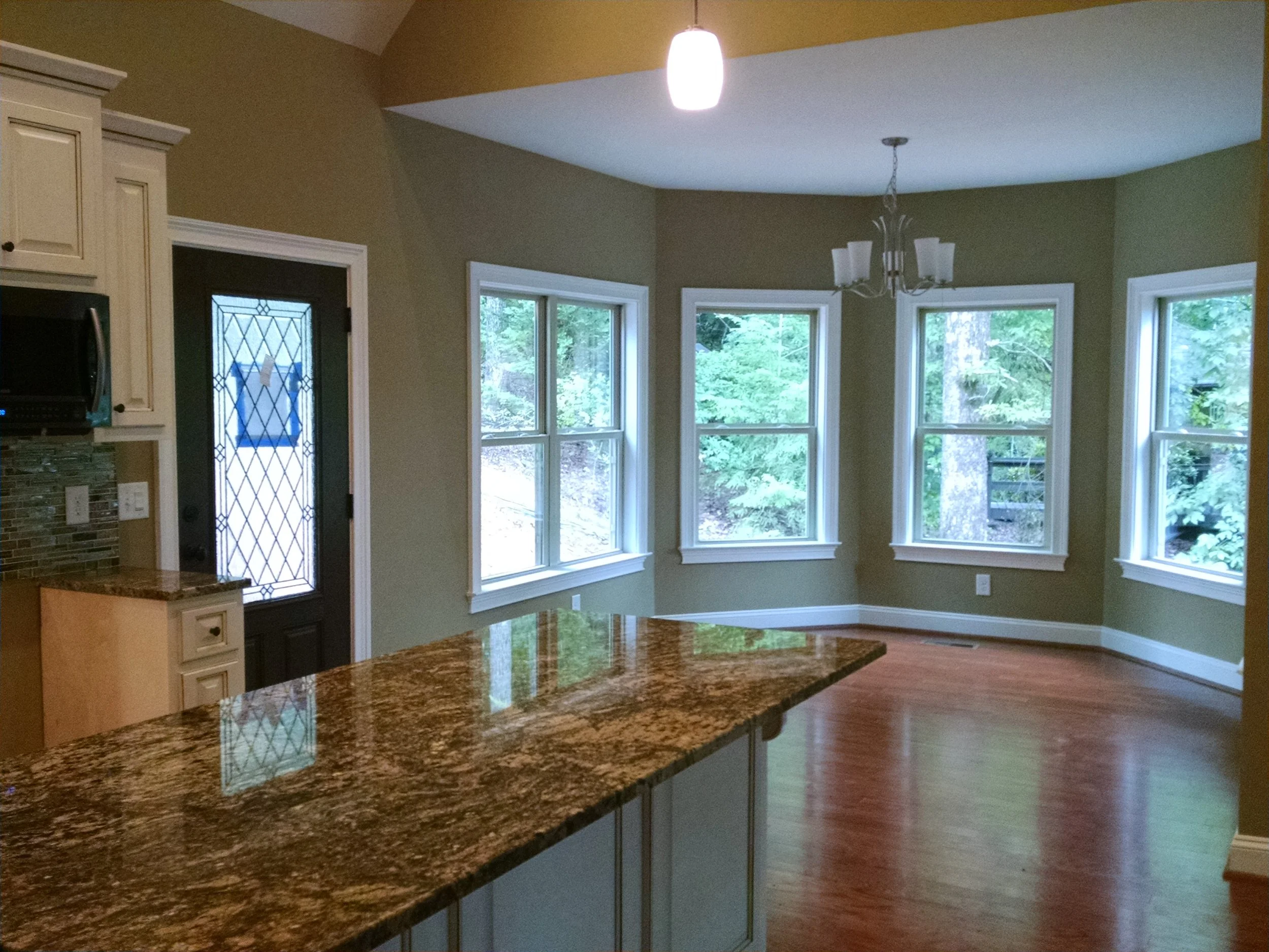 142 East Cove - Interior Pic1.jpg
