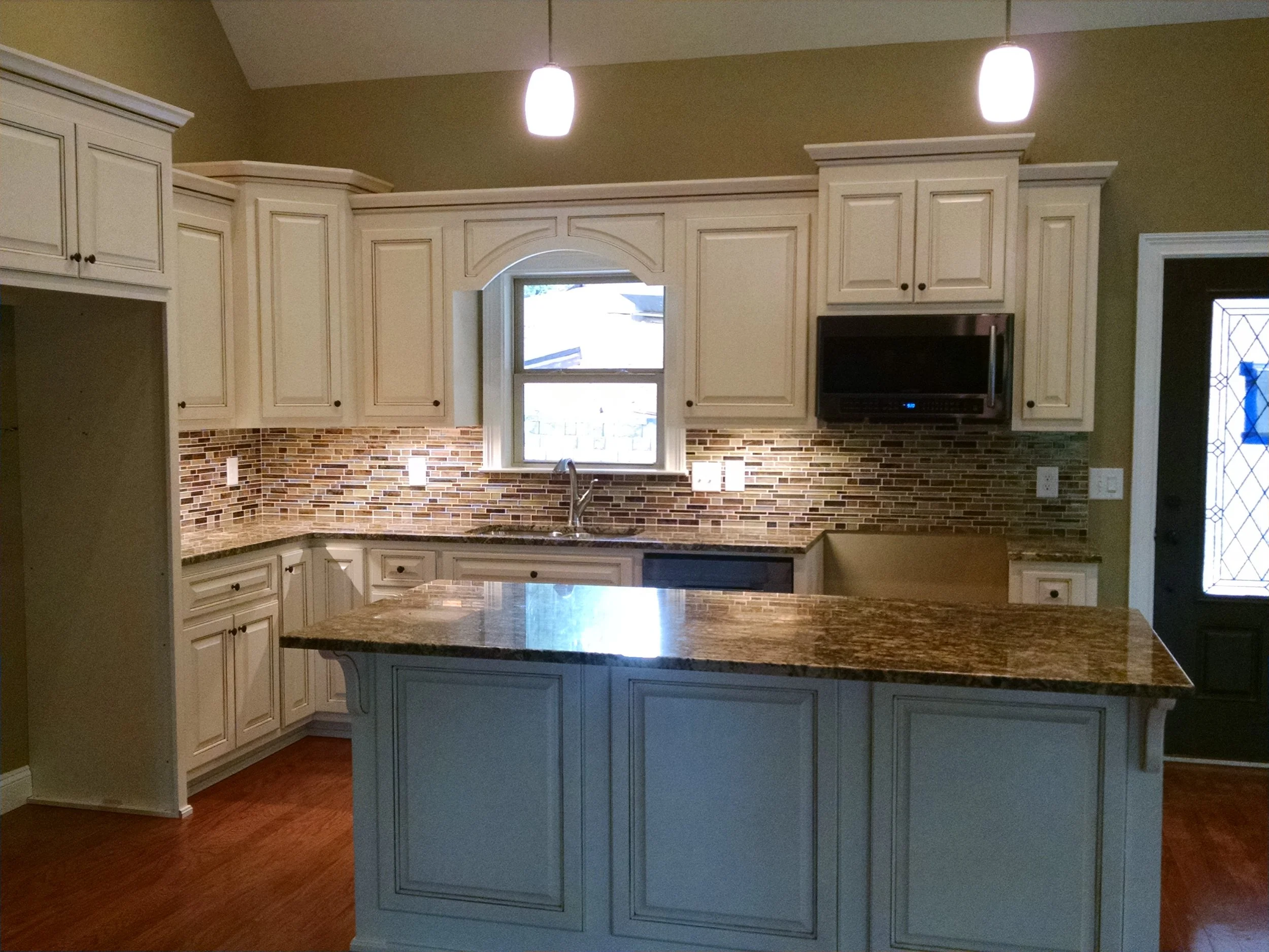 142 East Cove - Interior Pic2.jpg