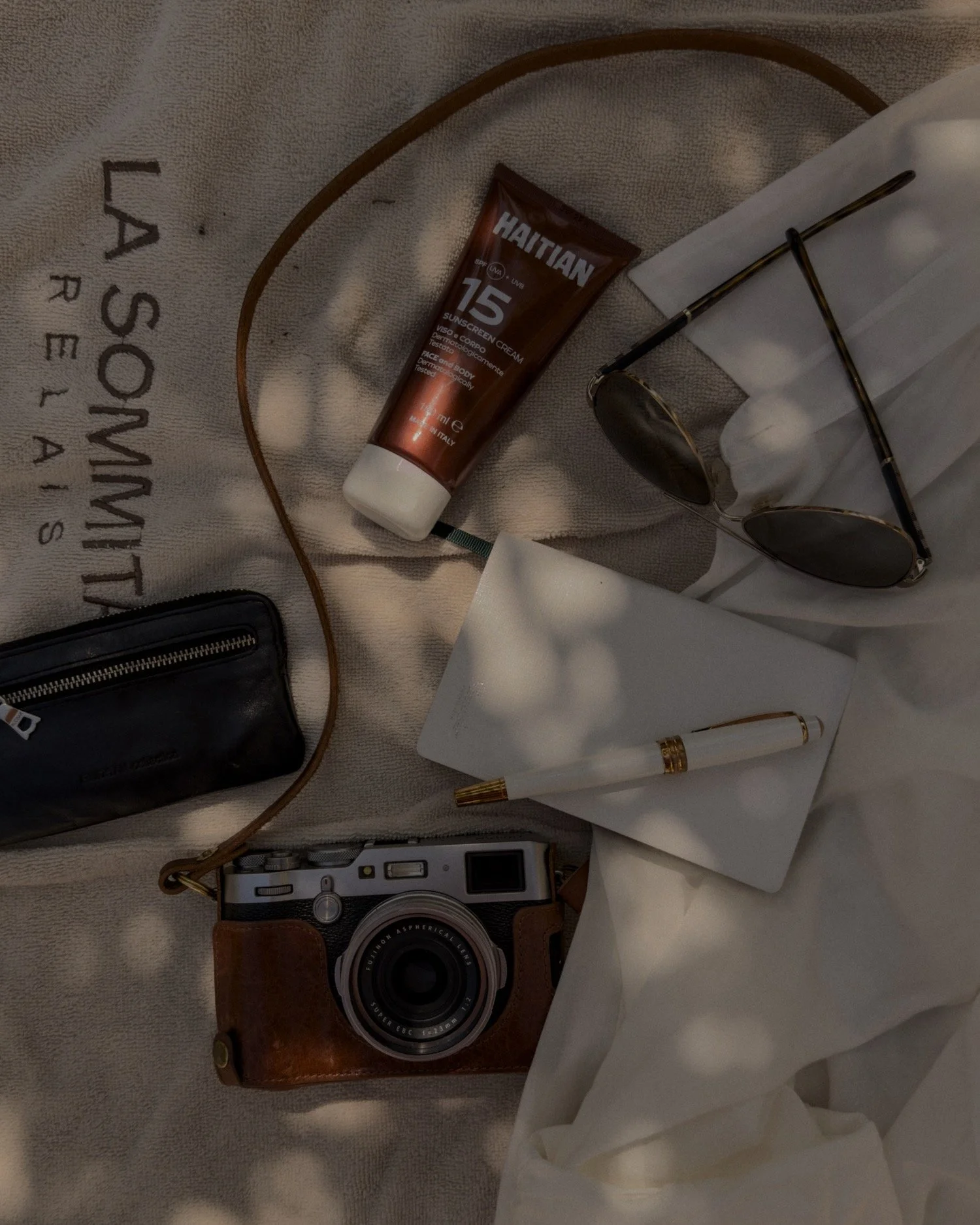 MICHELLE-MOLLINGA-BEACH-FLATLAY-resized.jpg
