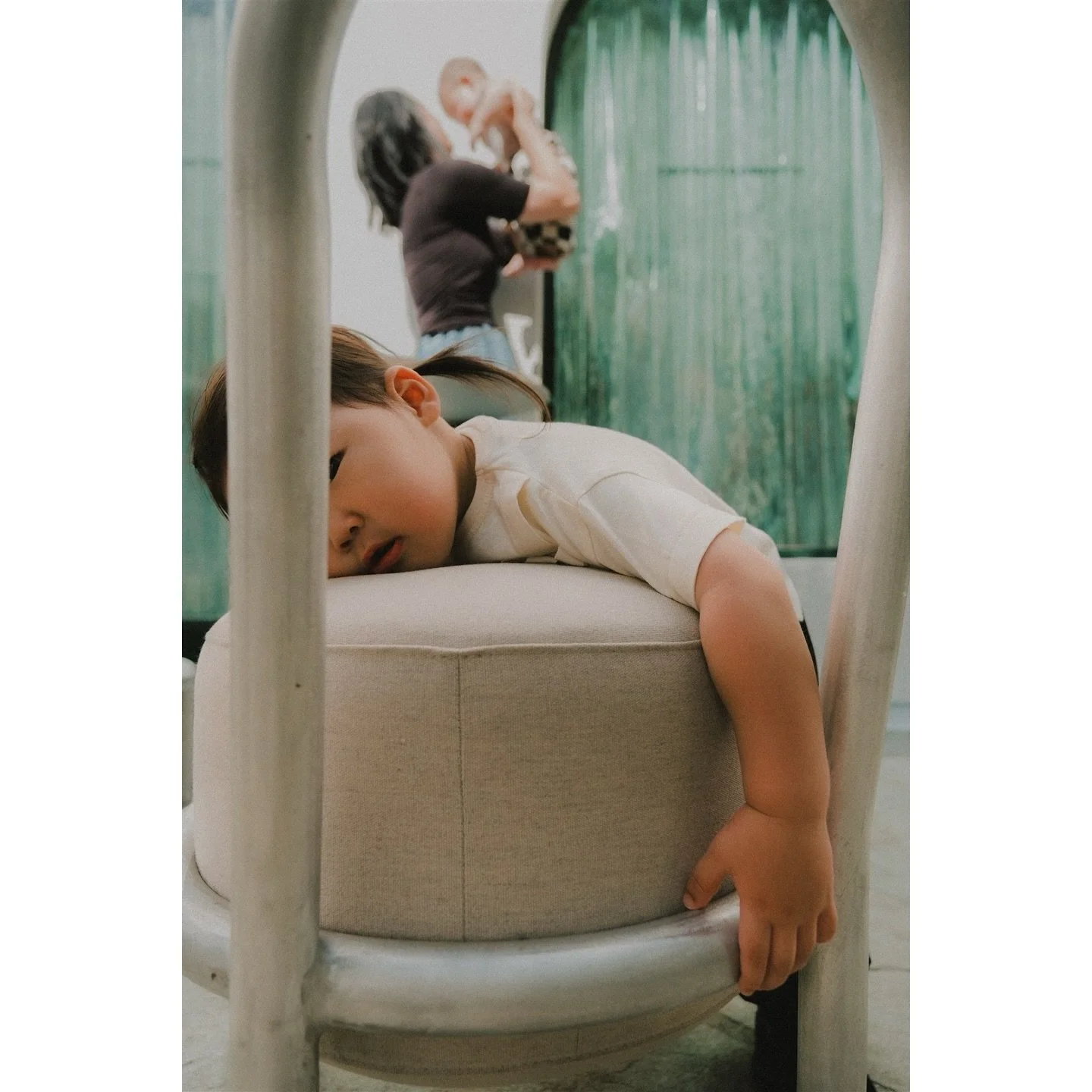 mix of digital &amp; film from this morning stroll with Amee &amp; her fam 💚 i love family sessions like this - just hanging out in the city, no obligation to pose.