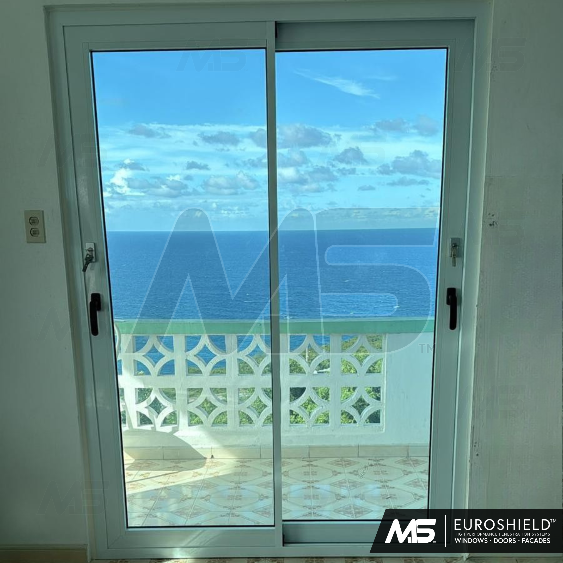 EuroShield™ Multi-Slide Album (4).png