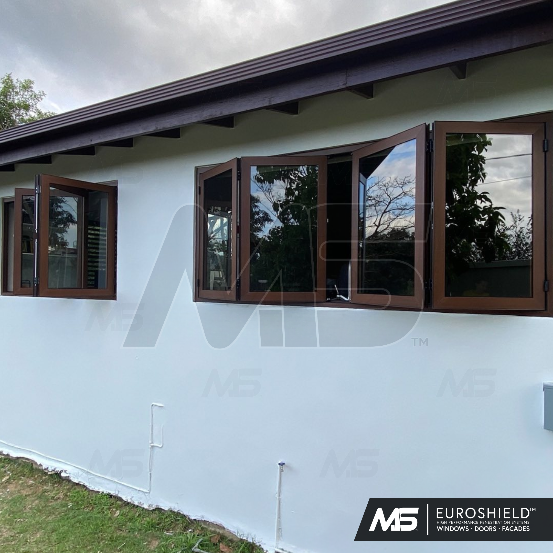 ventanas EuroShield™ Multi-Fold.png