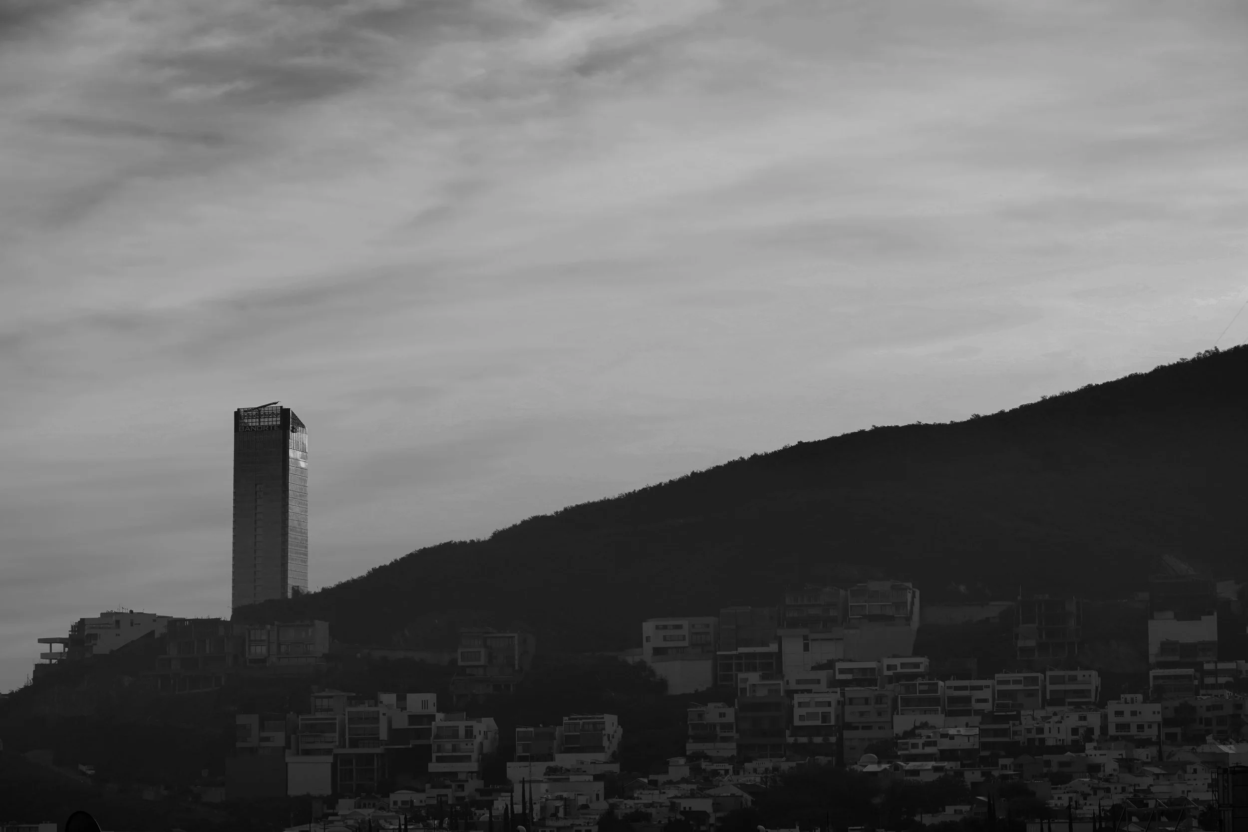 "Viviendo entre montañas (2)"
- f/5.0 - 1/500s - ISO 100
Cámara Sony A7III, Lente Sony FE 70-200mm F 2.8 GM