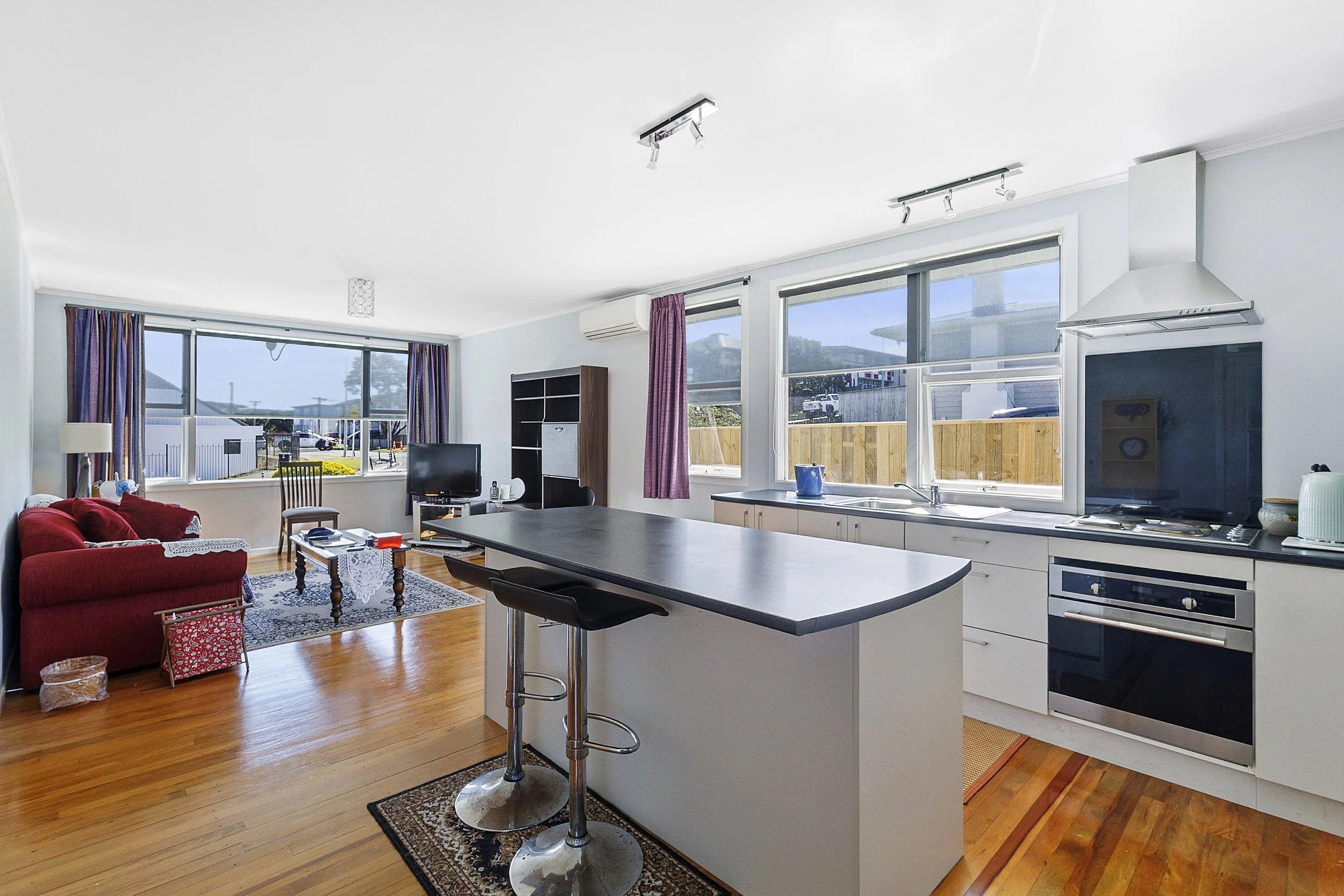 82 Warspite Ave0006.jpg