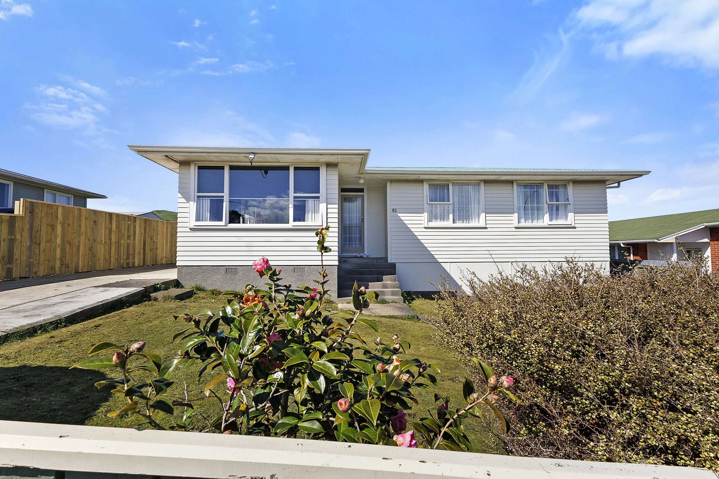 82 Warspite Ave0001.jpg