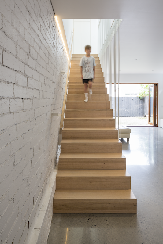 STAIRS_STAIR-MATERIAL_GLUE-LAMINATED-SELECT_VICTORIAN-ASH_MCCORMACKS-AUSTRALIA-1.55.08-pm.png