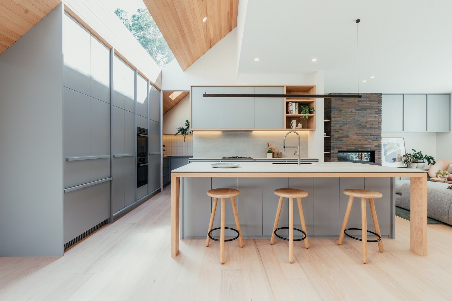 ASH_GoodWood_Orbis_AmericanOakbyASH resize 14.jpg