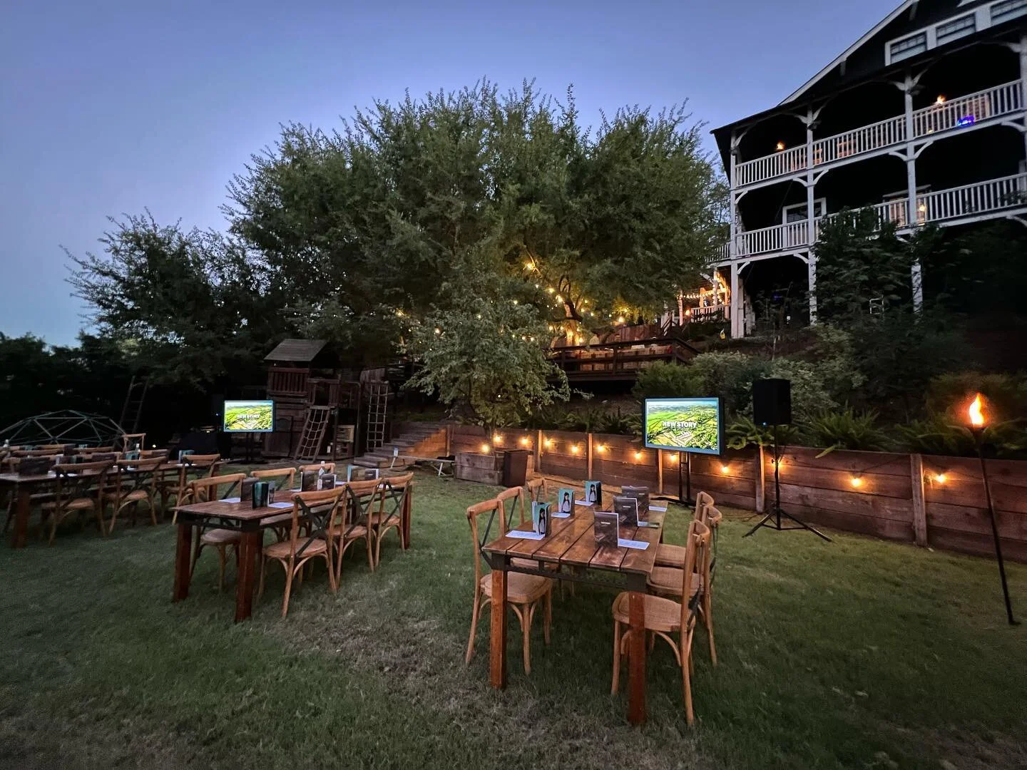 Donor appreciation events done in style with New Story Charity, which is doing excellent work addressing global homelessness.
With premium A/V equipment, our expert technicians will take all the guesswork out of your next fundraising or donor apprec