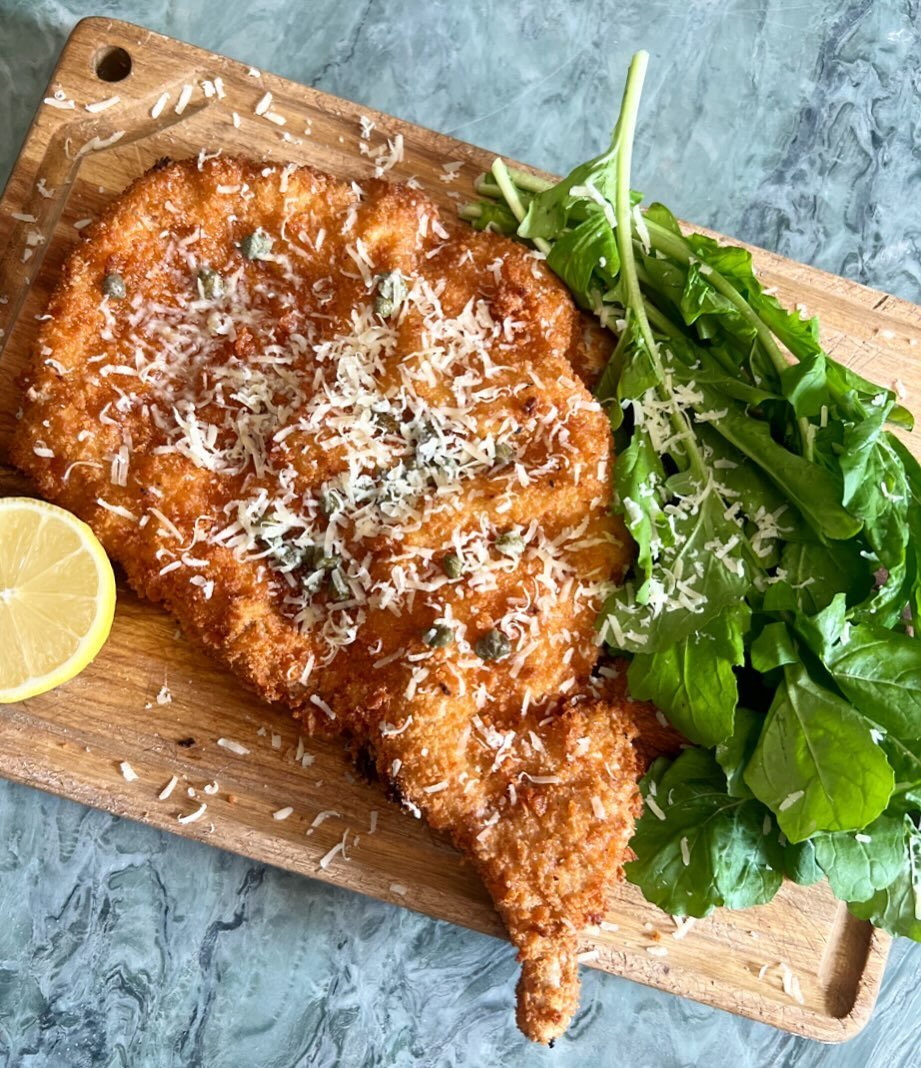 Escape the colder weather with our delicious new menu🤍💙

Including this mouthwatering 300g Panko Crumbed Berkshire Pork Cutlet 🤤🤤