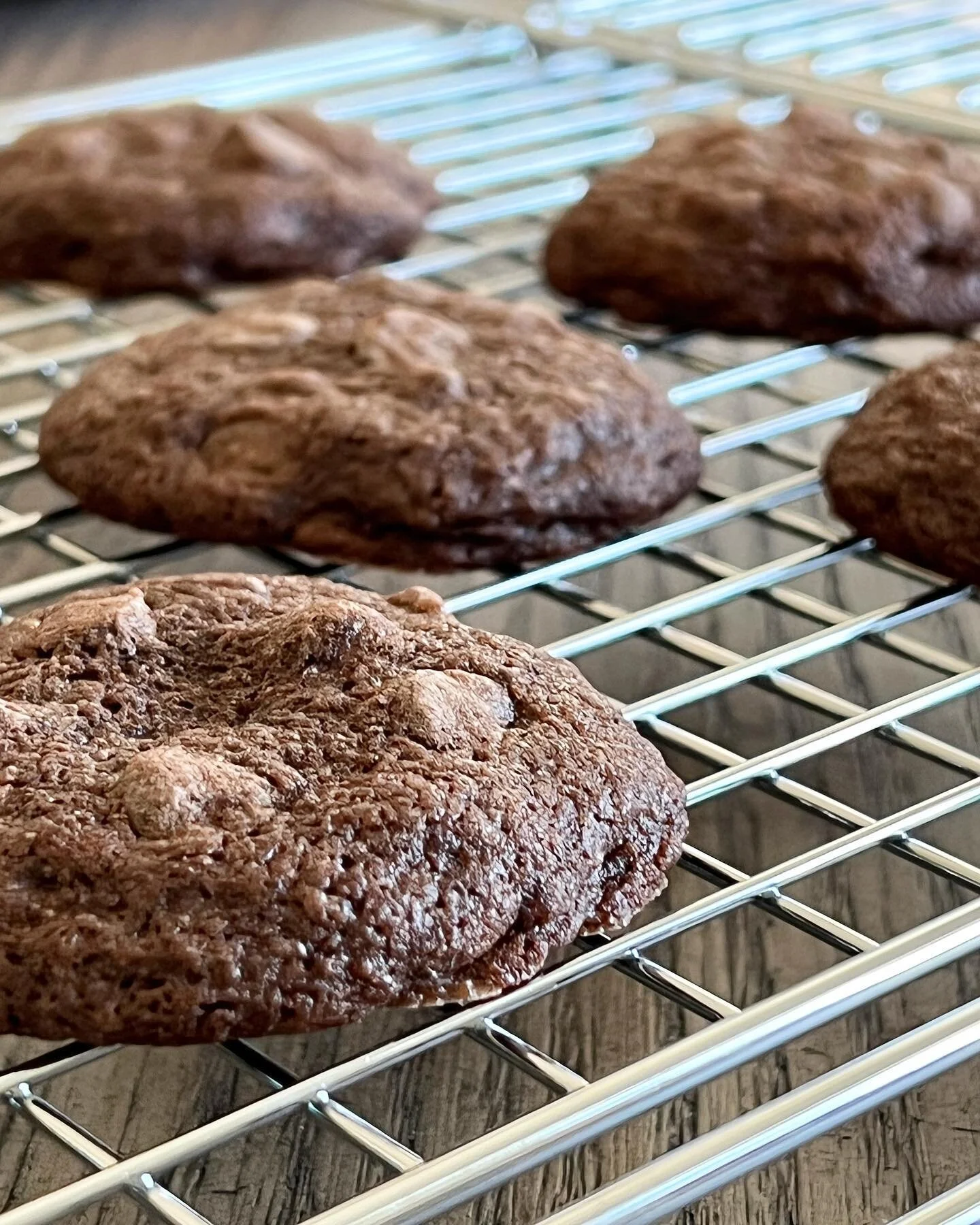 We love chocolate chip cookies&hellip; but what about double chocolate chip cookies??? 😱
.
📸 Double Choc-lit Cookies
.
Order yours today.
Website link in bio ⬆️
#cookies #cookie #chocolate #lit #choclit #itslit #baked #giftideas #showsomelove #thep