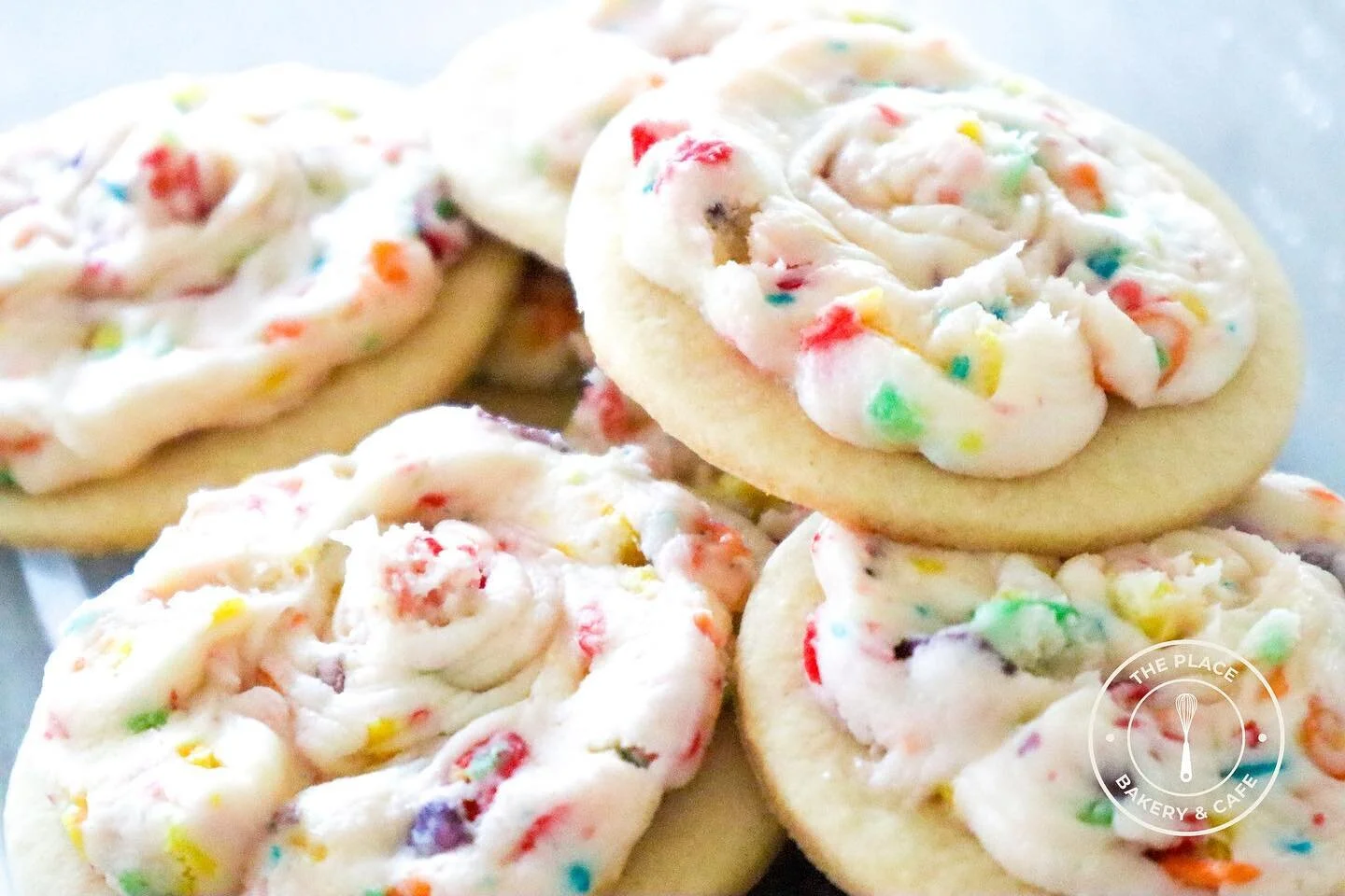 2022 is here 🎆 hoping everyone has a safe and fun-filled night rockin&rsquo; in the new year. Let's all celebrate the best to come and leave the past behind. No better way to forget the past than giving your friends and family some cookies! 😉
.
You