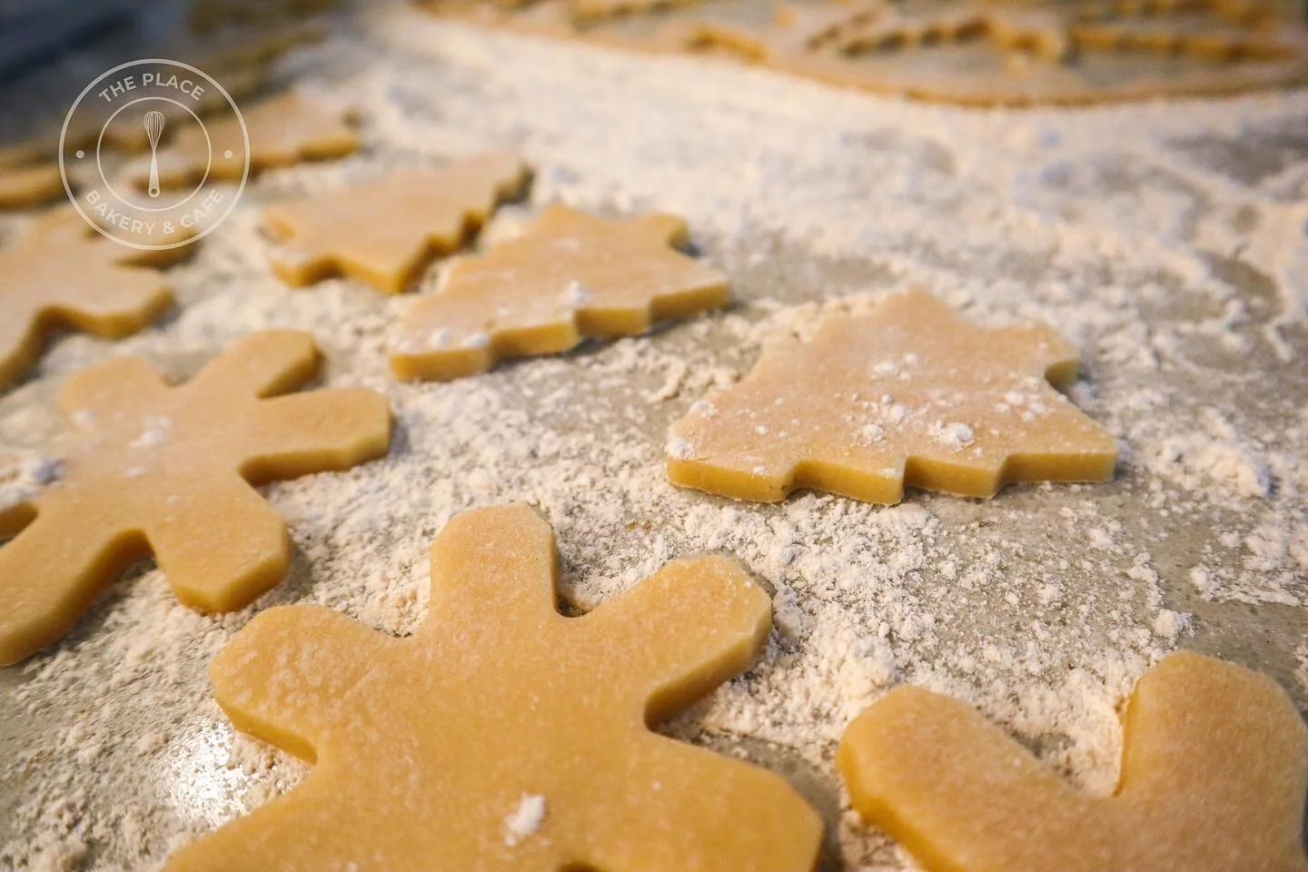 The holidays are coming to an end 😭 but at least we can still enjoy what's left of our Christmas cookies.
.
📸 custom holiday Christmas tree cookies with buttercream frosting 🤤
.
.
.
.
#theplace #theplacesandiego #theplaceoceanside #sandiego #ocean