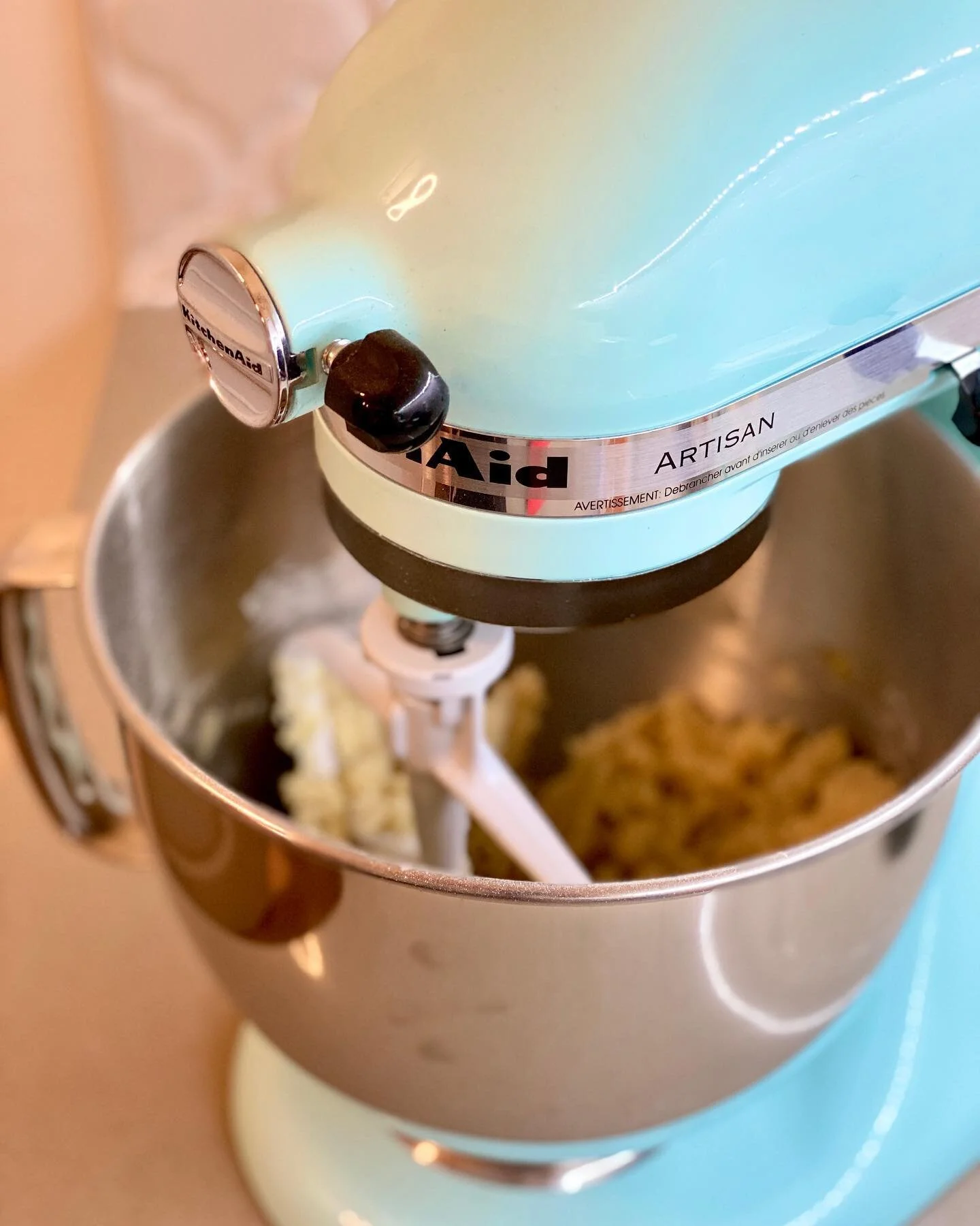 It&rsquo;s baking time! 🍪 The best kitchen gadget for anyone, especially bakers, is the @kitchenaidusa 5qt Artisan mixer. It fits on any counter and in every cabinet. It is compact but acts like an army with the strength of one thousand men. Busts o