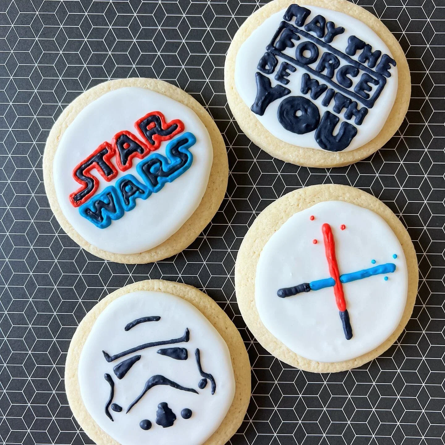 May the 4th be with you! 🤓
.
#cookie #cookies #starwars #starwarsday #maythe4thbewithyou #maytheforcebewithyou #maythe4th #starwarsnerd #starwarsart #starwarsfans #starwarsfood #starwarsbaking #baking #bakingfun #stormtrooper #lightsaber #nerdfood #