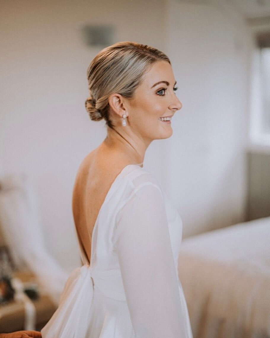 The beautiful Libby on her wedding morning 💫

Photographer @davidle_nz 

#wellingtonweddings #weddingmakeup #weddinghair #newzealandweddings #wellingtonmakeupartist #brideandgroom #shesaidyes #theknot #nzbrideandgroom #togetherjournal #bridalmakeup 