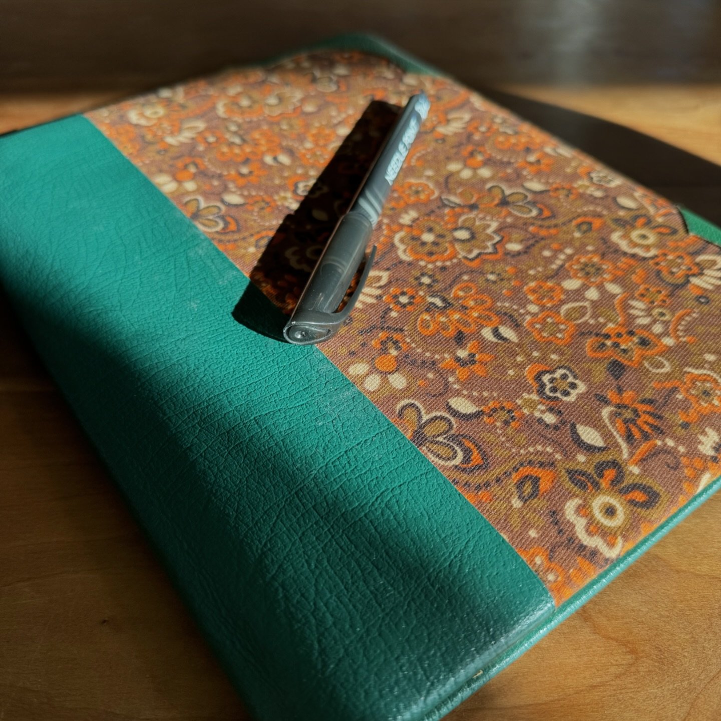 Sharing some kindness &amp; 🐰cuddles here today. I hope it reaches you and puts a smile on your face. 😊

On this #InternationalPeaceDay, let&rsquo;s remind our little ones (and ourselves) that peace only ever begins with dialogue and understanding.