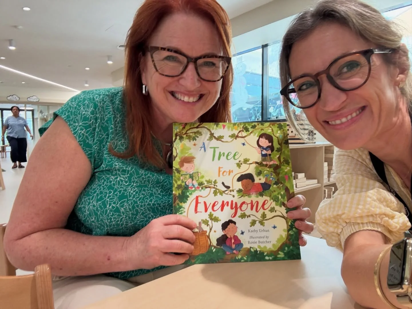 Still catching up on some very memorable school visits that did happen despite all the chaos that nearly prevented them.

Thank you Tracy @dessoudmetha for persevering. It was a joy to be back once again - loved bringing both 🌳 and 🐝 to the new cam