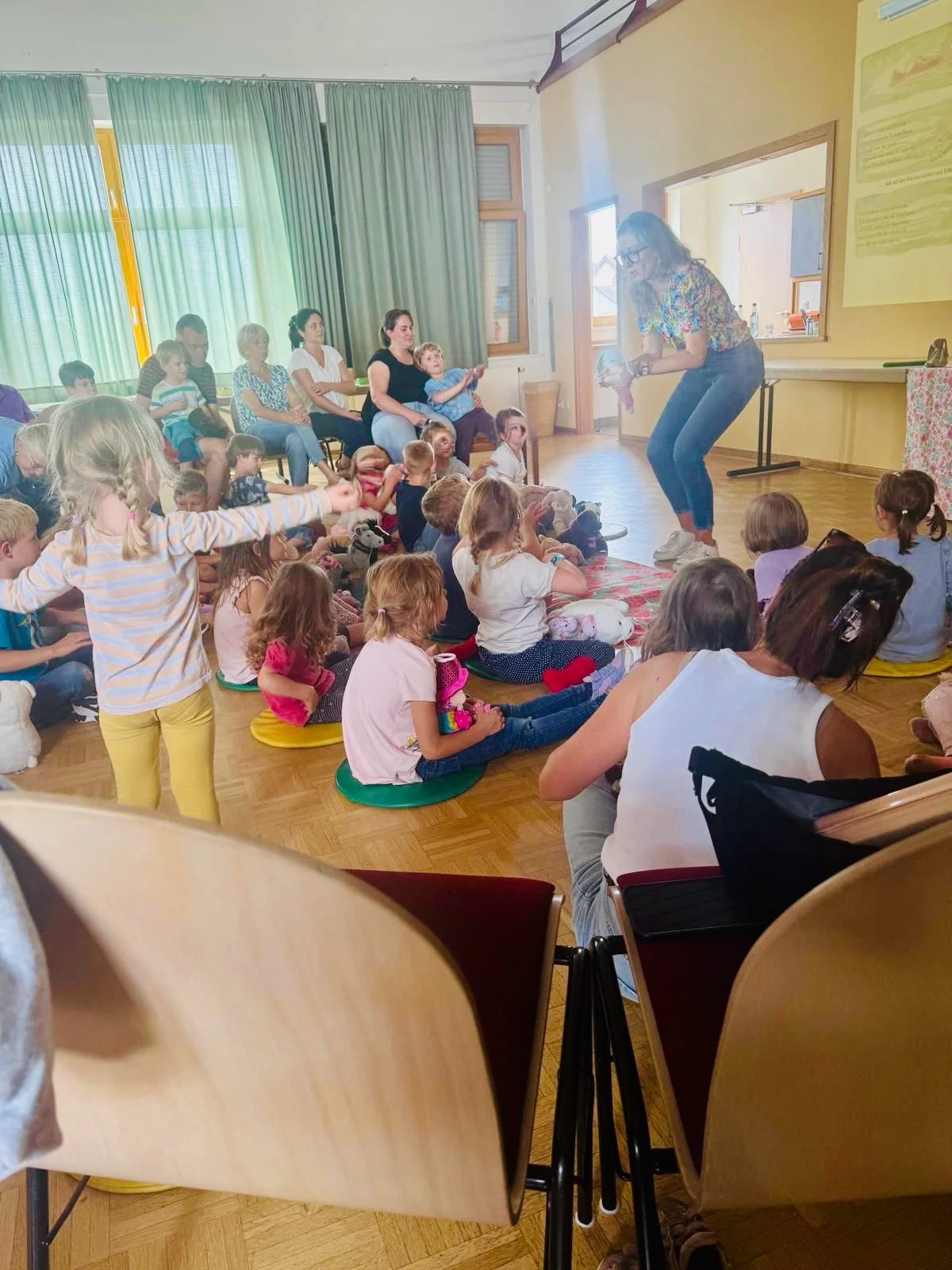 Kaum zu glauben aber vor genau einer Woche waren wir noch in Deutschland 🇩🇪 und haben Lolas Kuschelhasenabenteuer mit den Lesebaeren in der Weilbacher Gemeindeb&uuml;cherei gelesen. 

Wir hatten so eine sch&ouml;ne Zeit und ich freue mich wirklich 