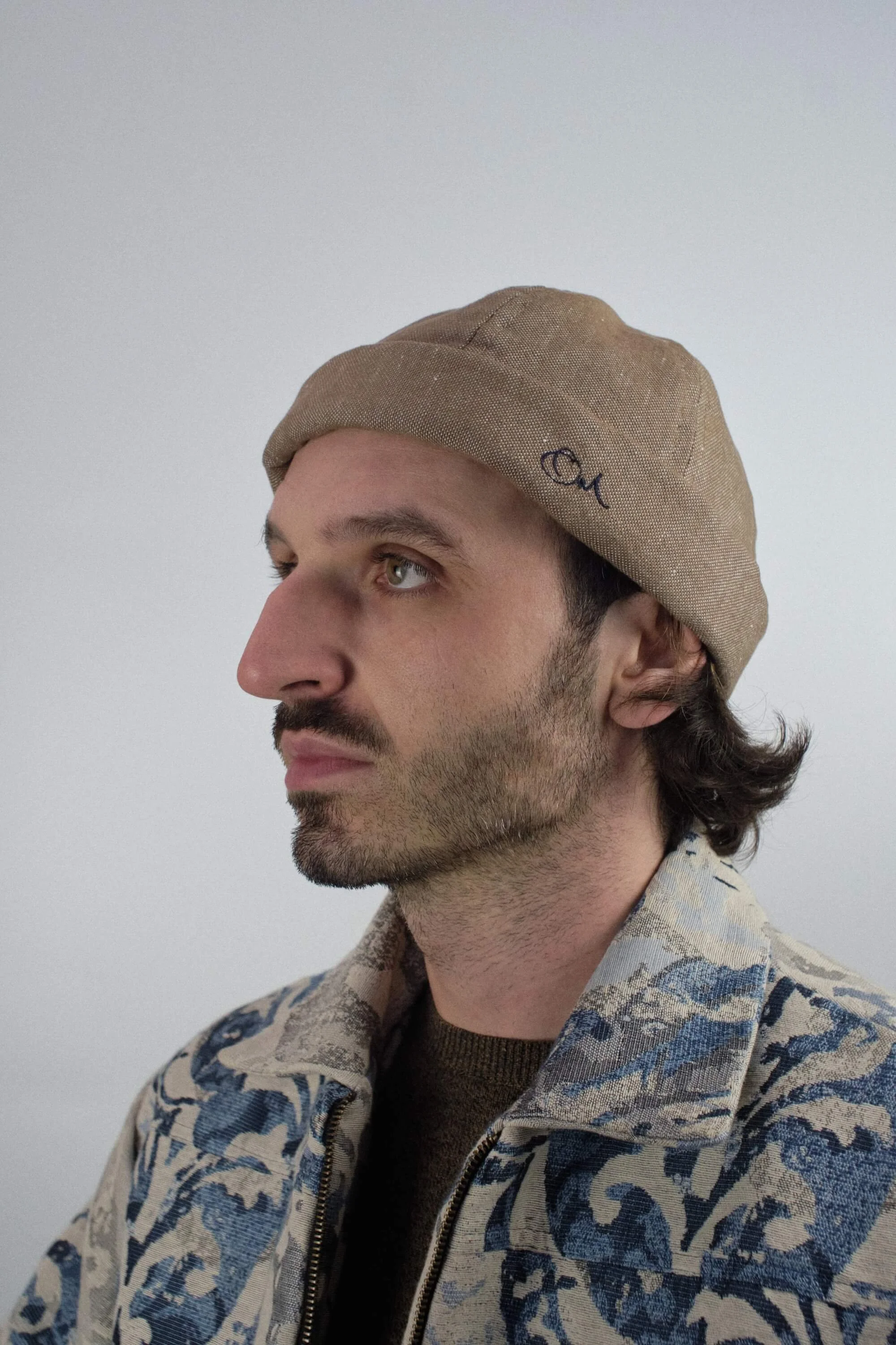 Order Materia Docker Hat Khaki Linen Model Blue OM (3).jpg