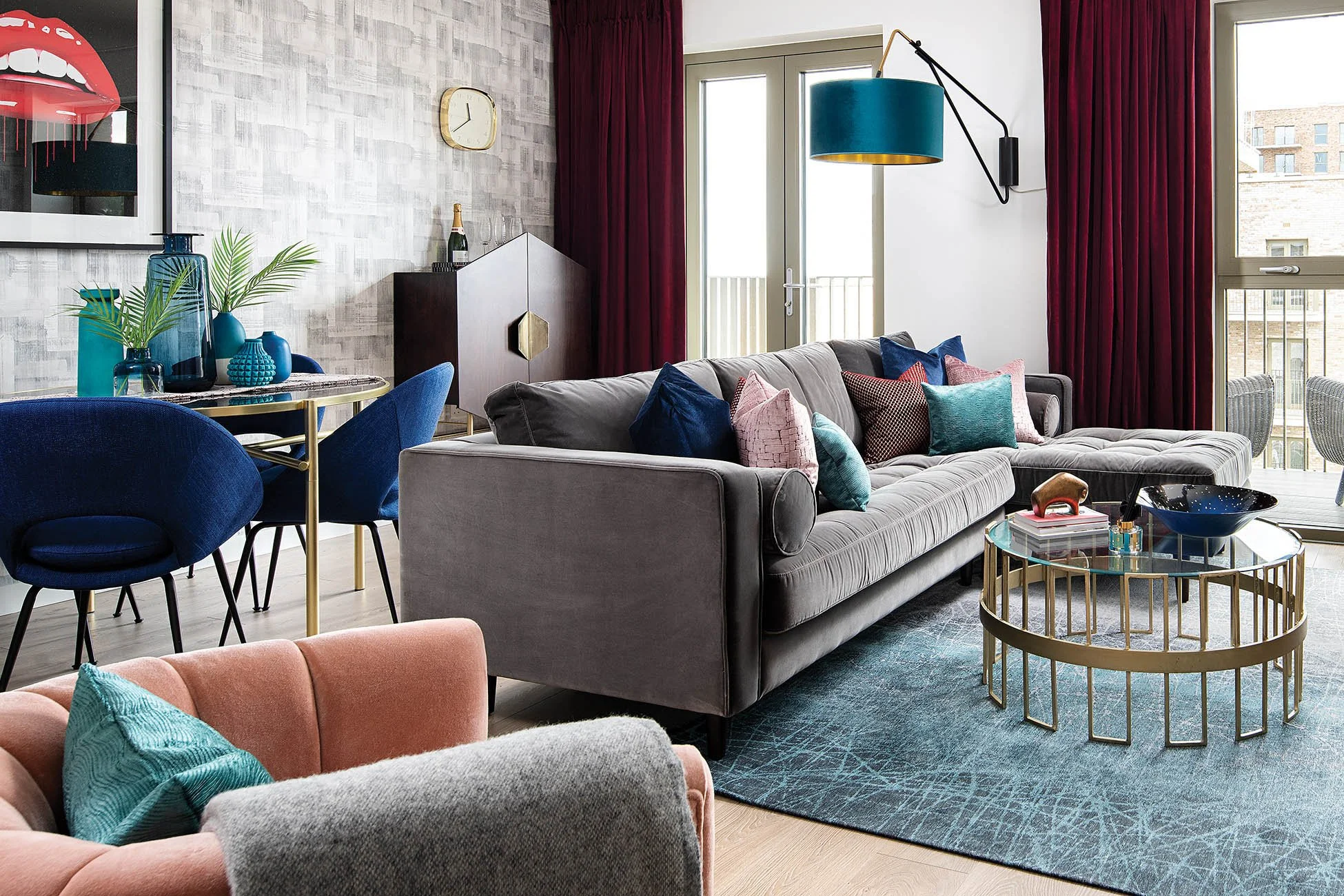 ELEGANT CLUB-STYLE APARTMENT