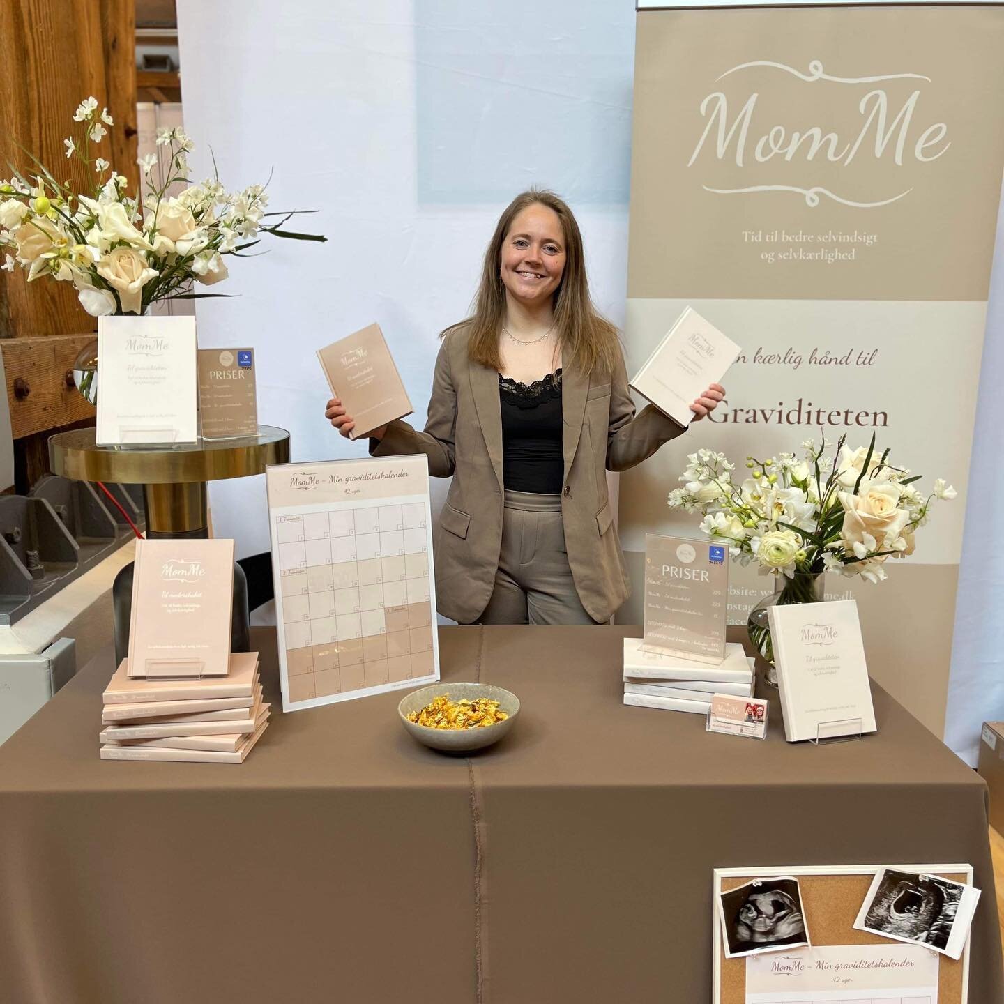 Vi st&aring;r klar ved stand 21 indtil kl 16 - og igen i morgen🌻

#MomMe #messe #babymesse #moderskabet #graviditeten #gravid #mor #morlivet