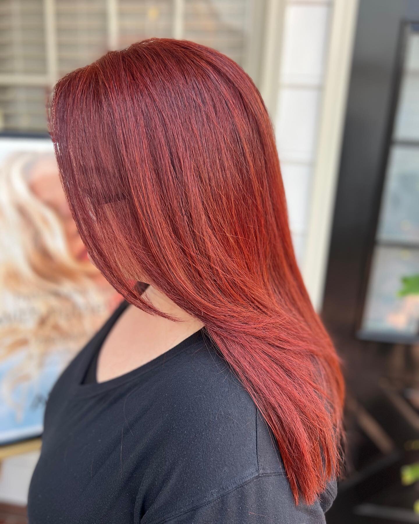 Are you a natural redhead whose color just needs a boost? 

Well, Accents has you covered!

Check out this beautiful red that our stylist Leisl created. 

#hairgoals #haircolor #hairoftheday #haircolorist #newhaircolor #naturalredhead #newhair #accen