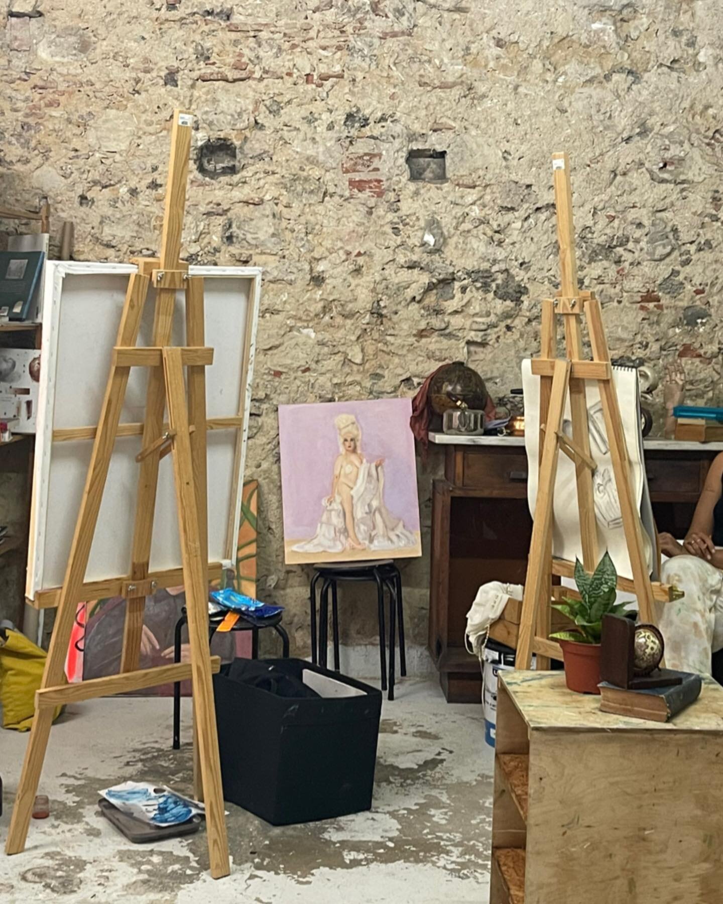 Very excited to start the new year with two full classes! Stay tuned for a life drawing sessions comeback🐉