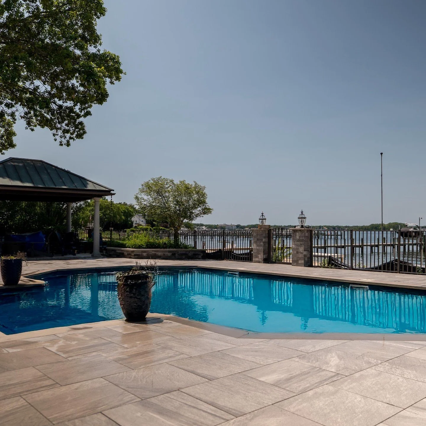 🗝️ We've unlocked the secrets to installing OUTDOOR PORCELAIN tile.

Installing outdoor porcelain tile? It may look sleek and modern when it&rsquo;s done &mdash; but getting there isn&rsquo;t always so smooth. 🤯

We&rsquo;ve broken down the 5 bigge