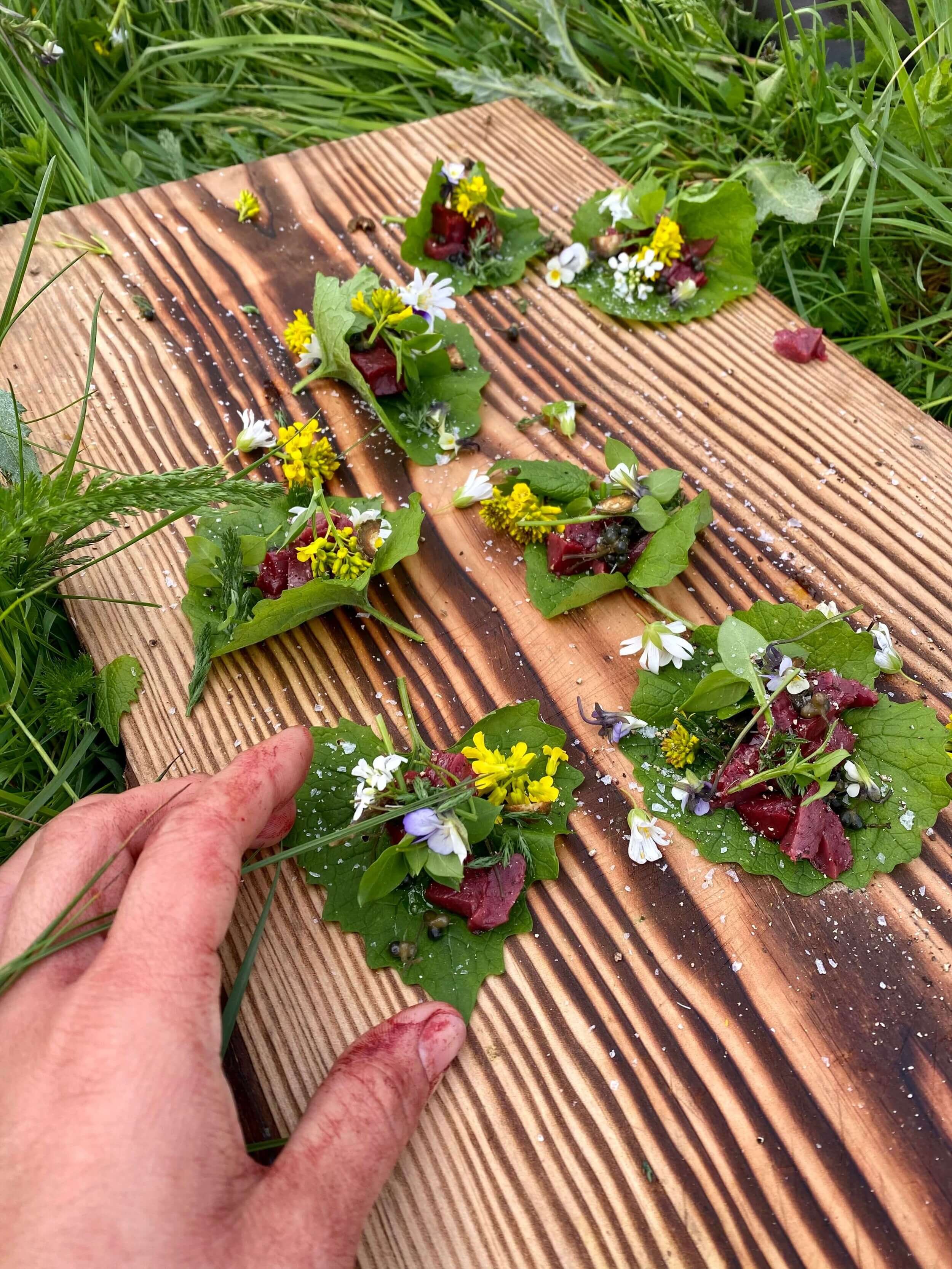 Jaegerinden-Mette-Karin-Petersen-Jagt-Opskrifter-Buck-Heart-Tartare-With-Flowers-1.jpeg