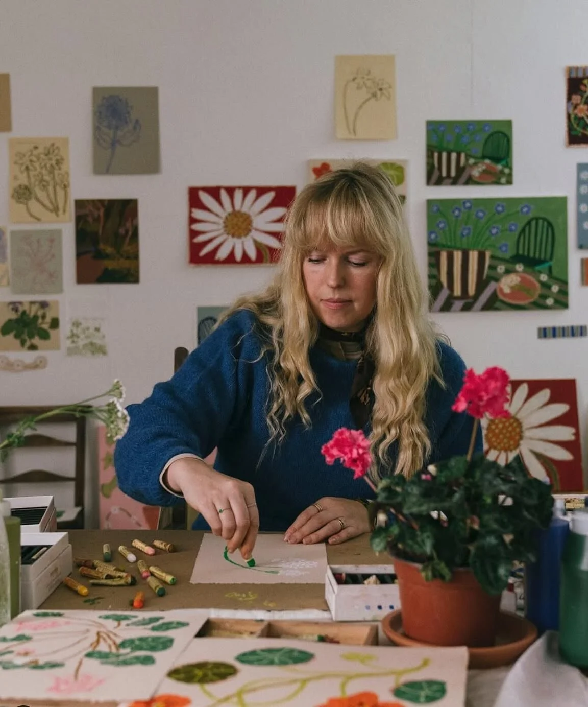 I welcomed @RosieHarbottle back to STILL in July. She taught a gorgeous acrylic painting class studying nasturtiums from the garden. The process was rich and deep as we played with colour and materials to bring out the character of the flowers and cr