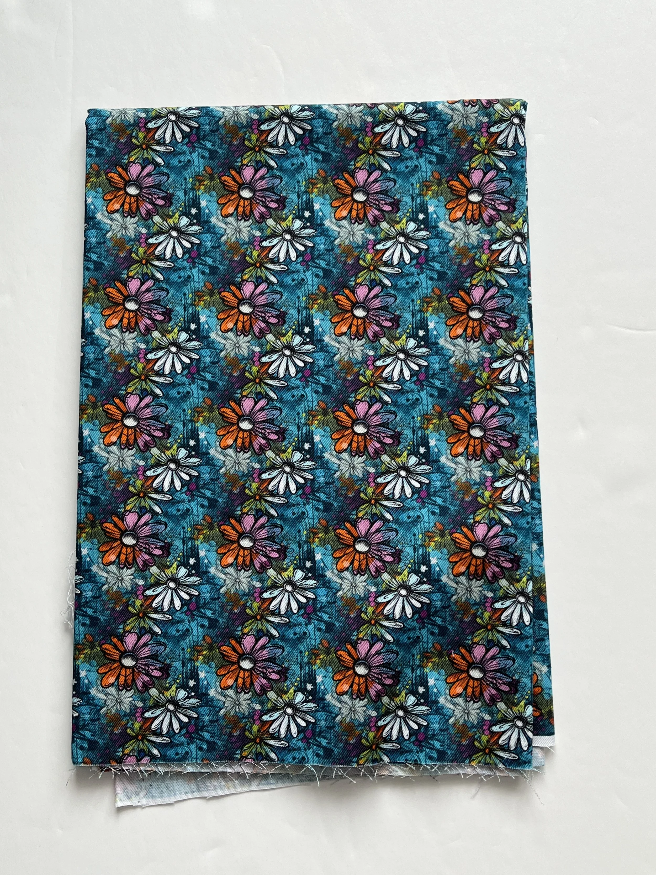 Graffiti Daisies SM Scale Cotton Woven