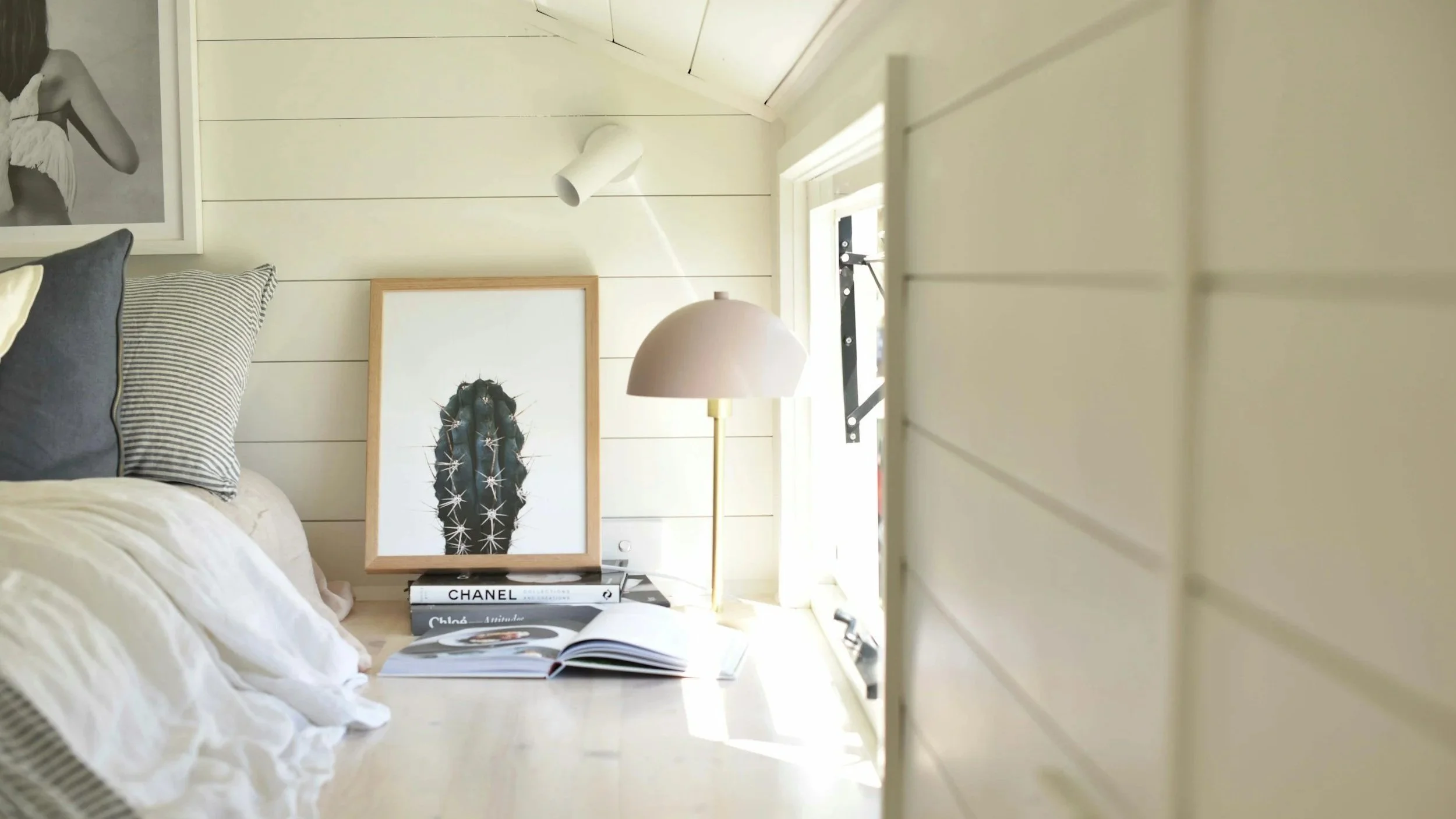 How Lighting Affects Paint Colours (And Why Your Walls Never Look Like the Sample)