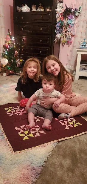 sharing siobahns quilt.JPG