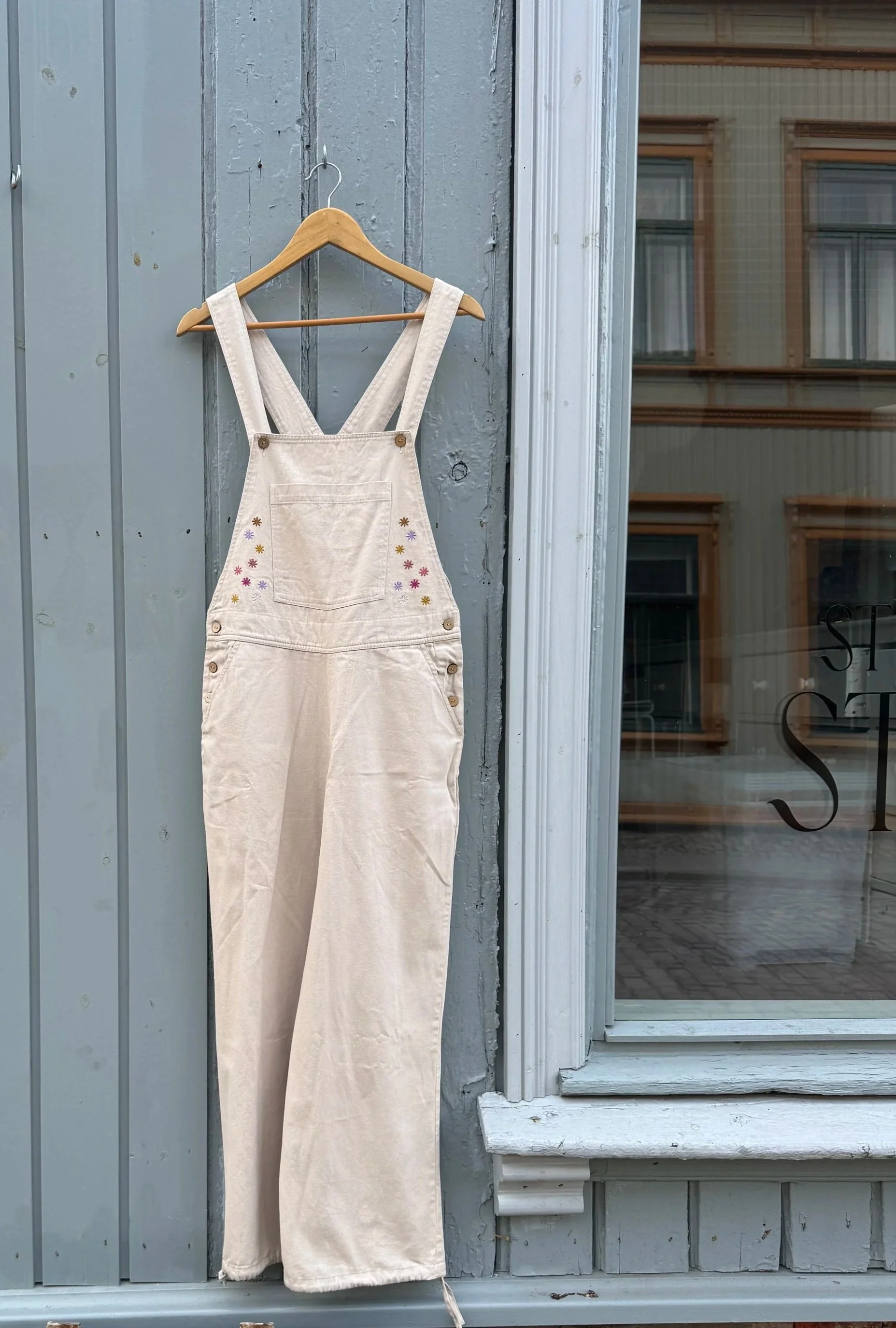 Astrid+snekkerbukse+m+broderi.jpg