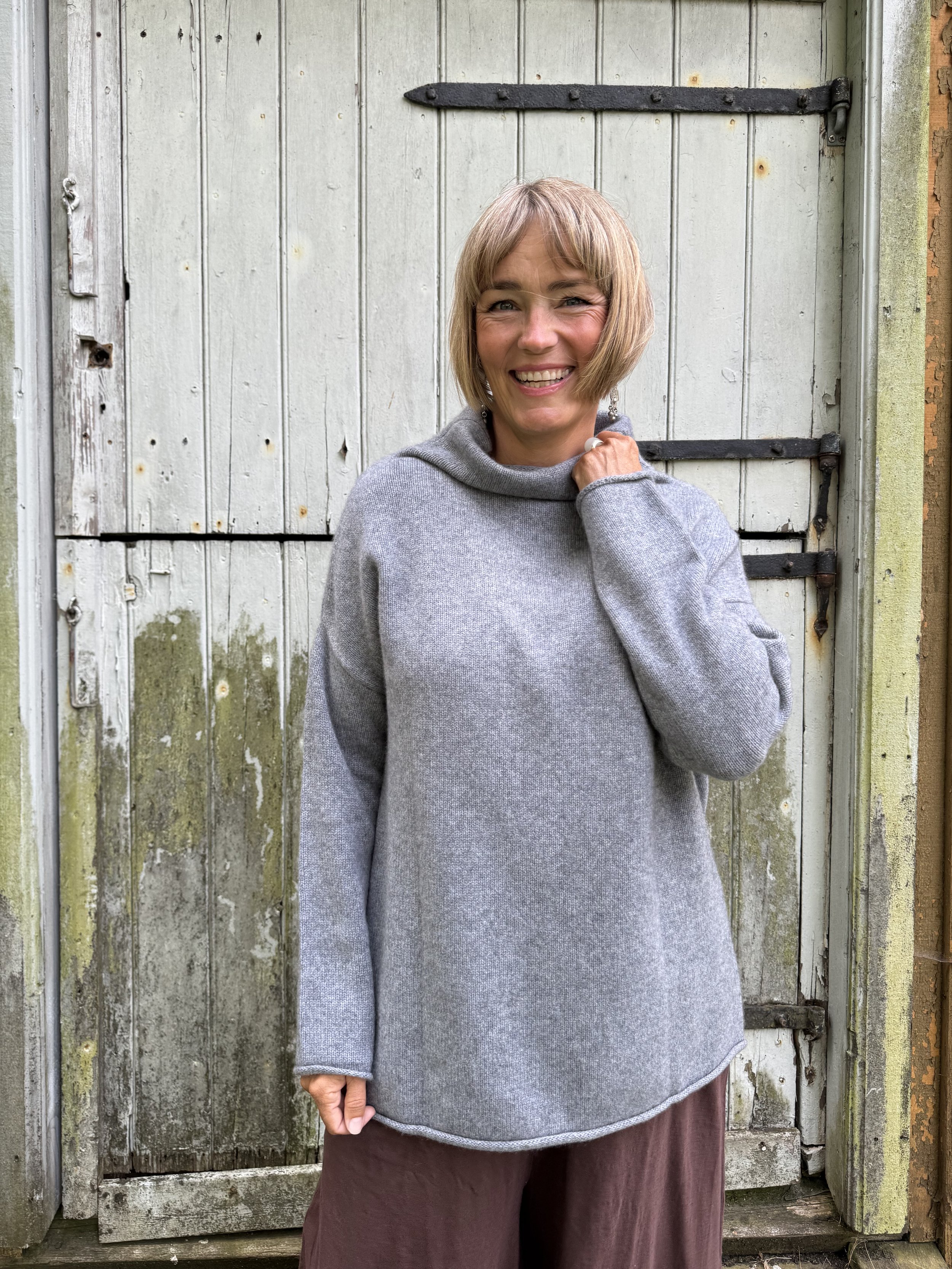 Sister Soul Cashmere Genser Grå Else Jumpsuit Buksedress Brun 3.jpeg
