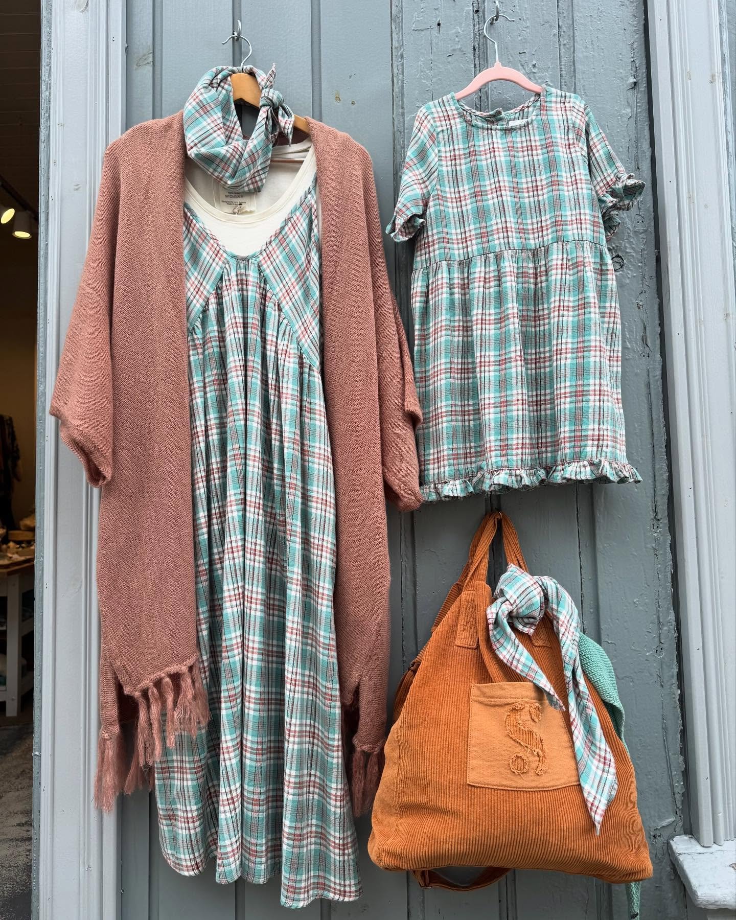 H&aring;per alle har hatt en nydelig Pinsehelg 🌸 N&aring; er vi klare for en ny uke her i Sister Soul Shop! Torsdag er det lang&aring;pent og da blir det gode tilbud og trekning av gavekort til alle som handler denne dagen 🛍️ 
Velkommen 🥰
