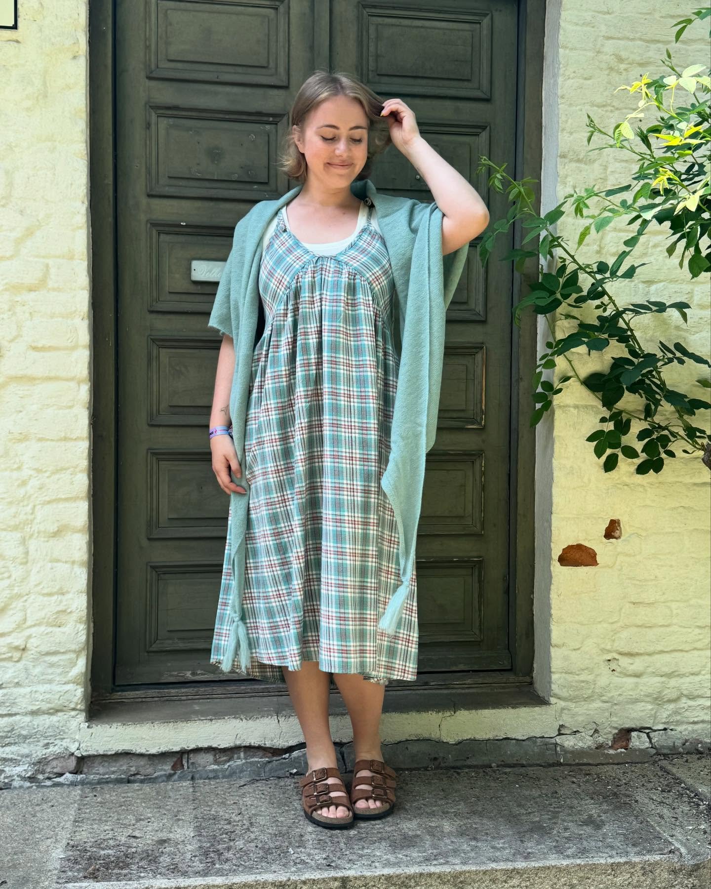 Luna sjal i ullmix er perfekt til kj&oslash;lige sommerkvelder 🌬️ 
Kommer i tre ulike farger. Antik beige , gammel rosa og lys turkis 🫶🏻