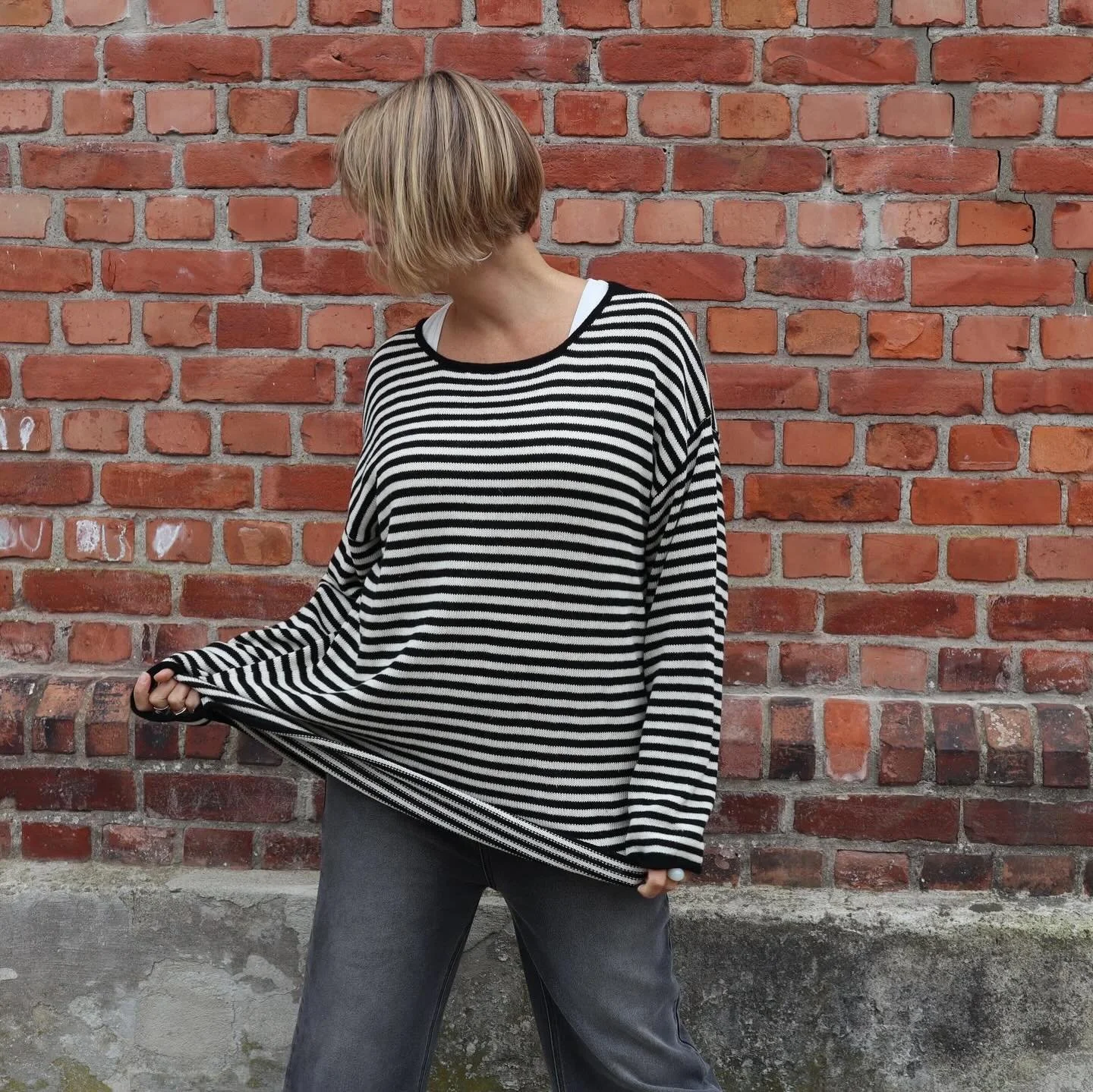 Vi elsker striper 🖤 
Marielle genser i sort og offwhite 😍 
Klassisk og rampete p&aring; en gang og i nydelig bomull og lin kvalitet 🥰