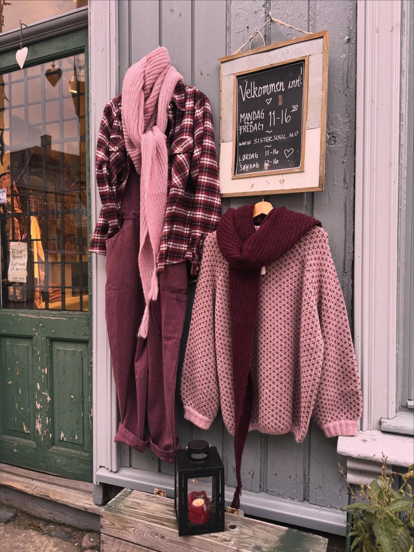 Velkommen til oss i helgen &hearts;️ Gamlebyen byr p&aring; magisk julestemning med julemarked og en julepyntet Gamleby 🥰 H&aring;per vi ses 😘 
L&oslash;rdag 11-16 og s&oslash;ndag 12-16 🛍️