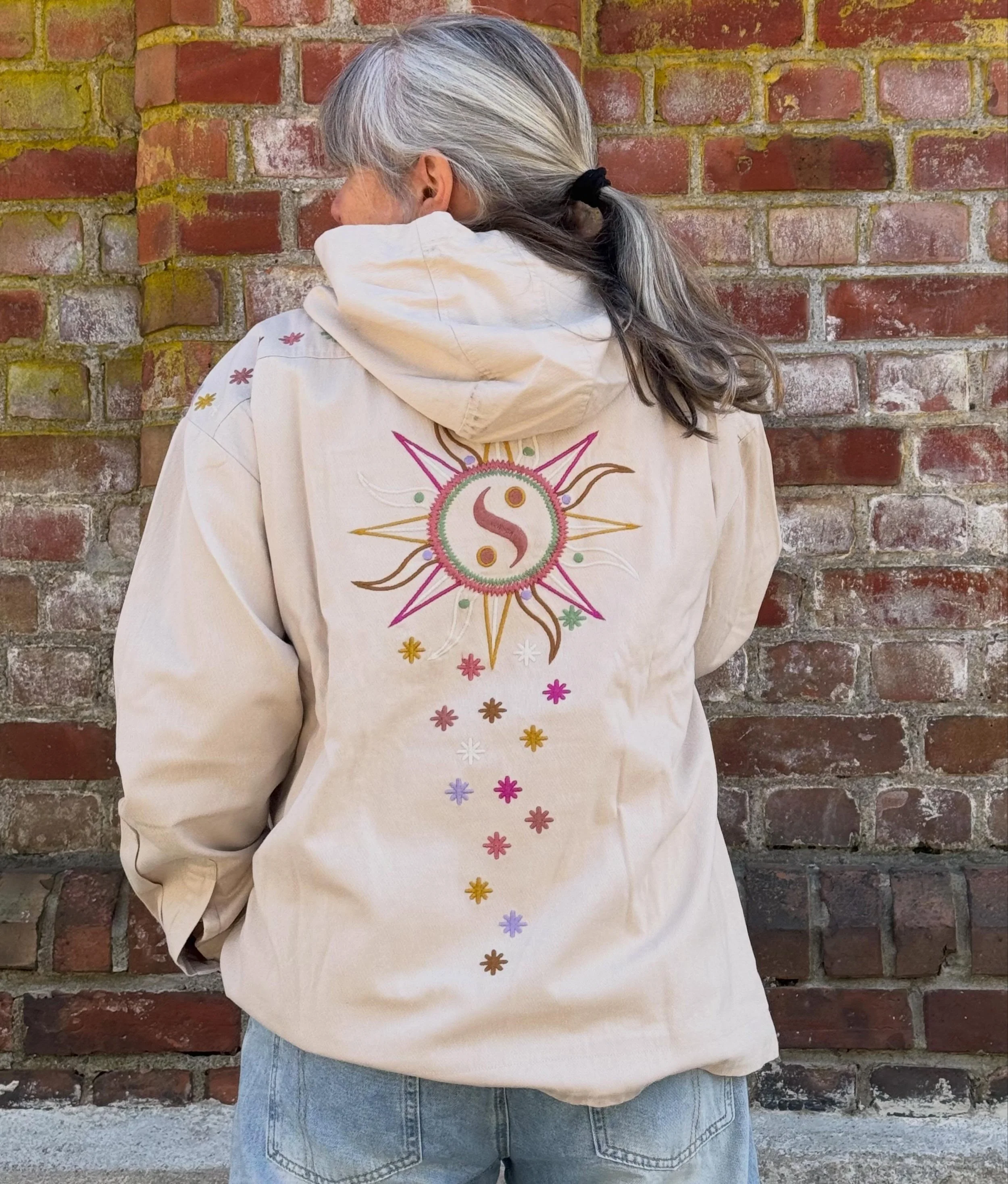 Soul Shine anorakk lander snart i Sister Soul Shop 🌞 🌞🌞 Ligger ute til forh&aring;ndsbestilling p&aring; v&aring;r nettbutikk 🛍️ Som vi gleder oss 🥳