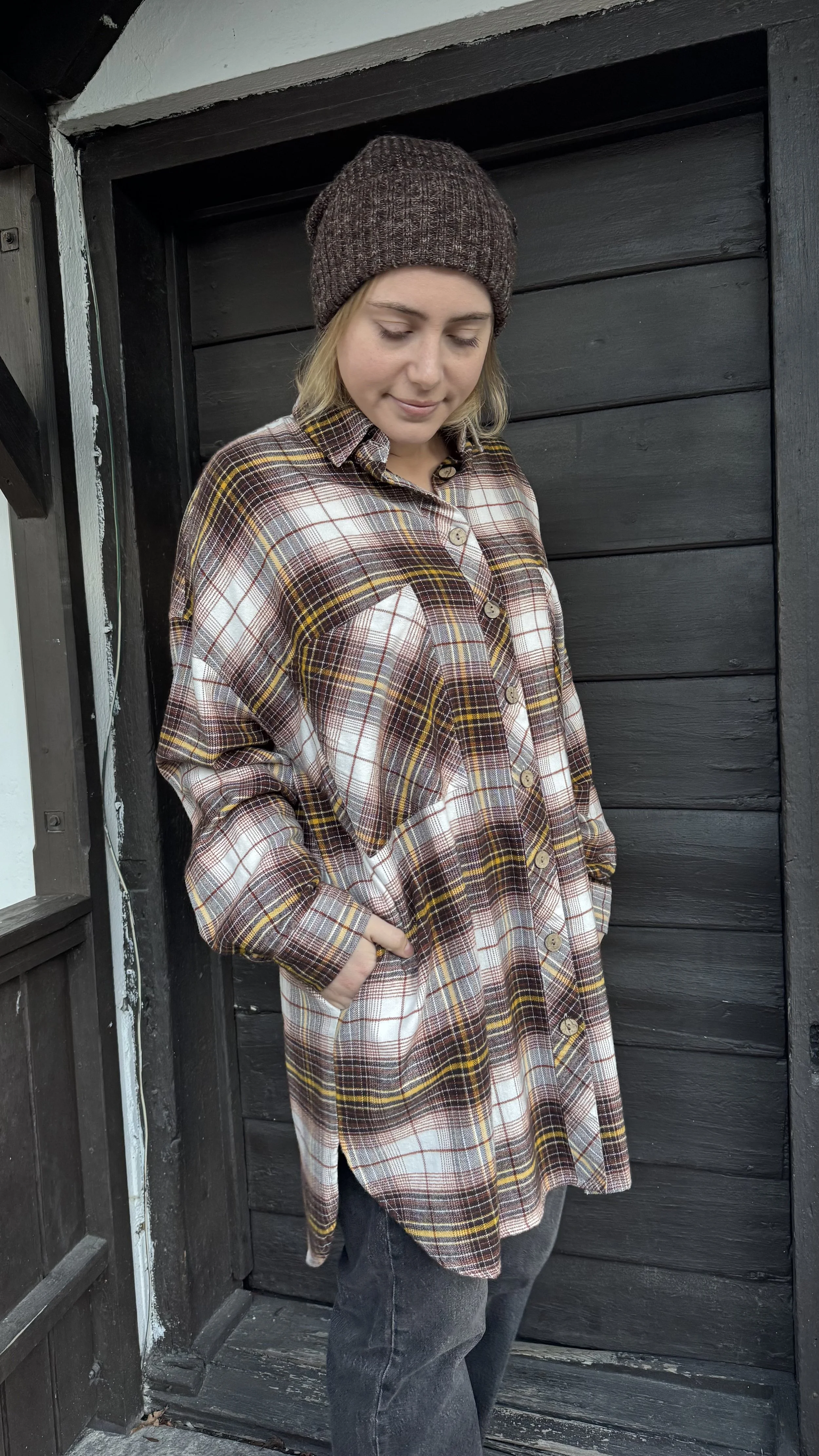 Mia storskjorte rutet brun.jpeg