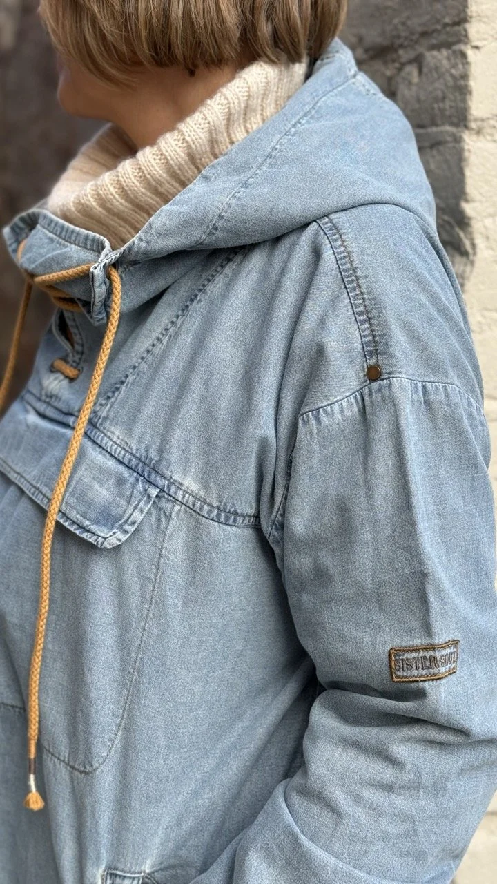 Anorakk Frøya detaljbildet.jpeg