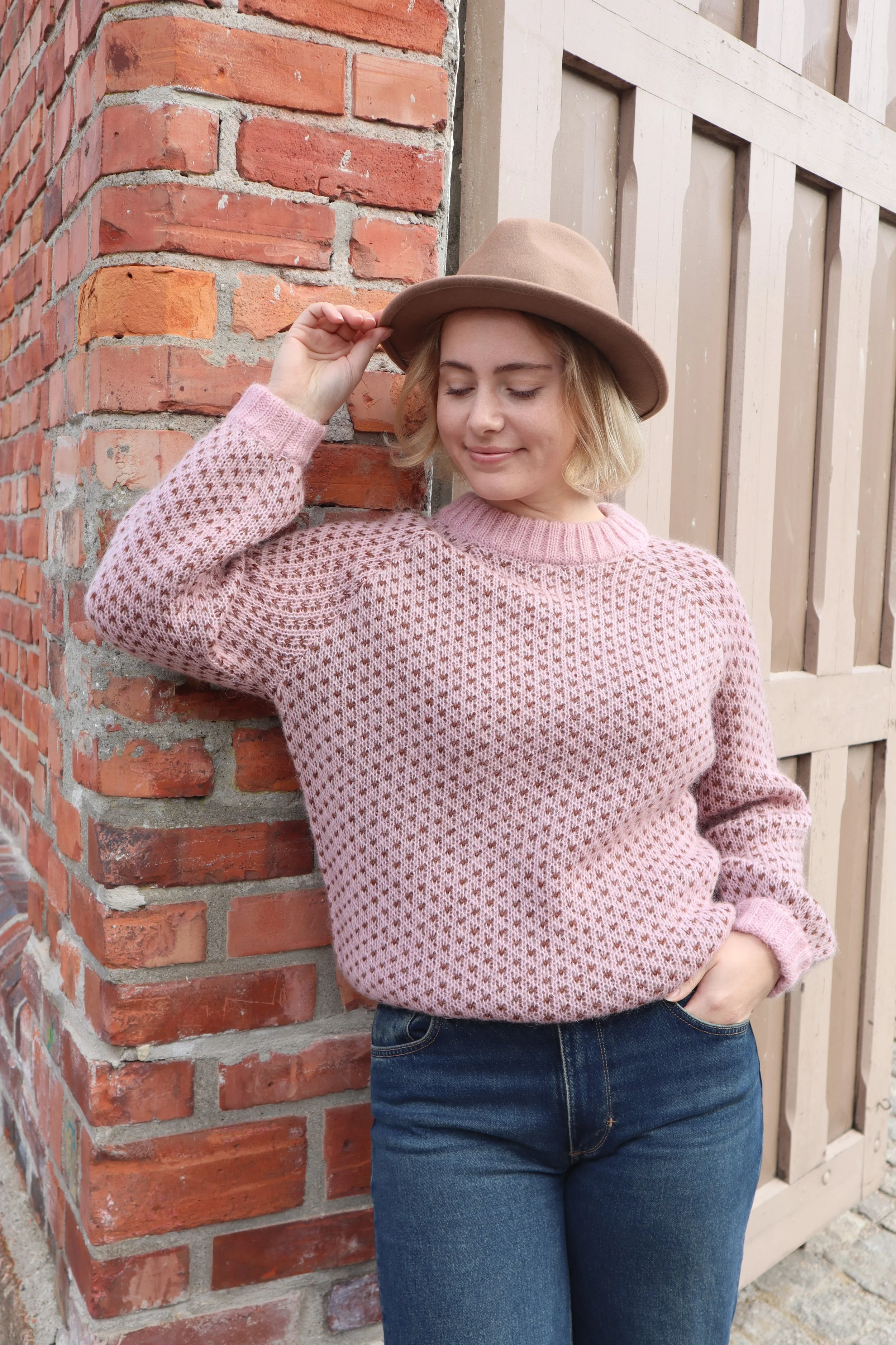 Maja knit rosa og brun 2.JPG